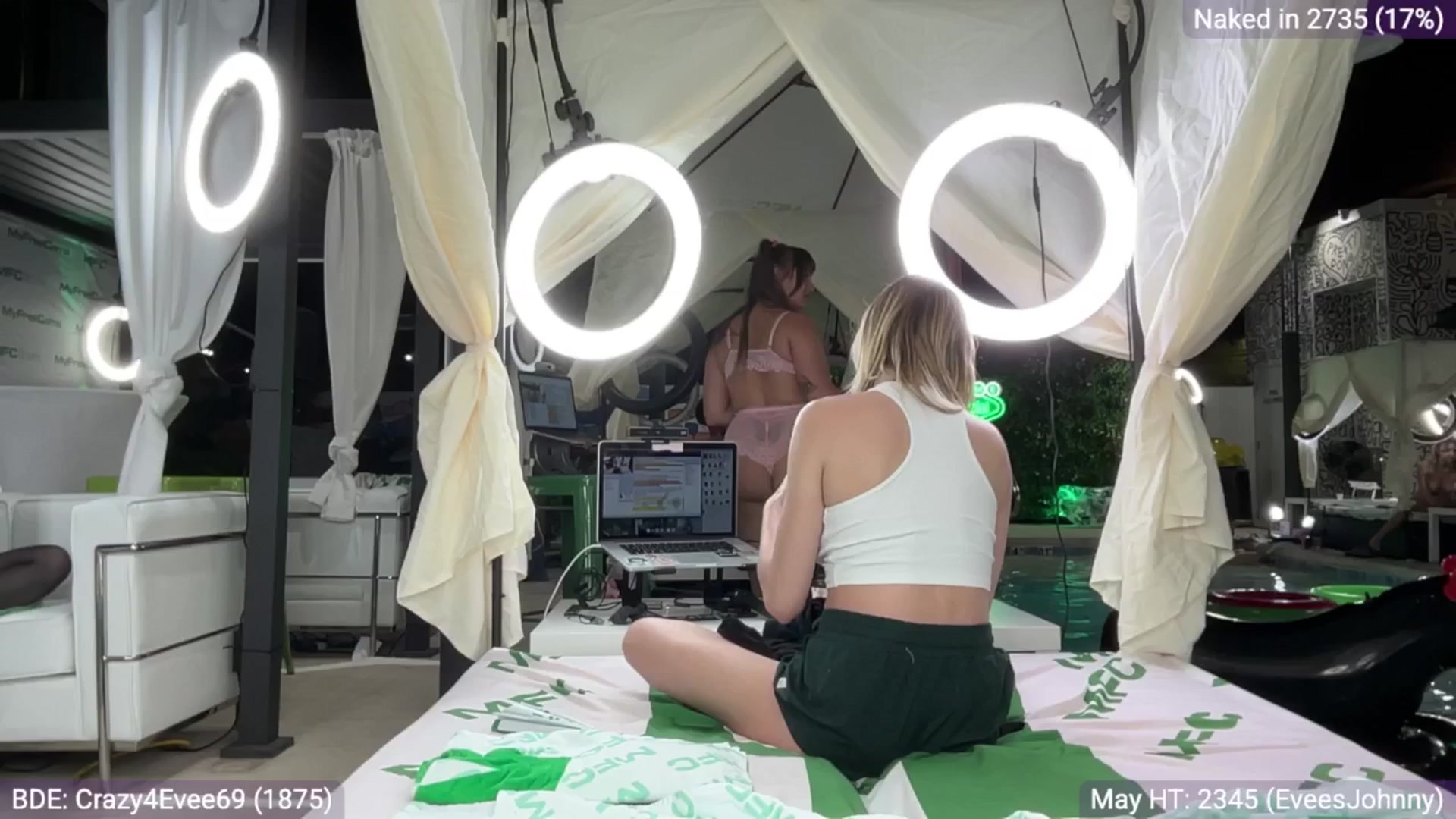 Gallery image thumbnail from EveeMinx's myfreecams stream on, 05/21/2025, 08:28 image 12 of 20