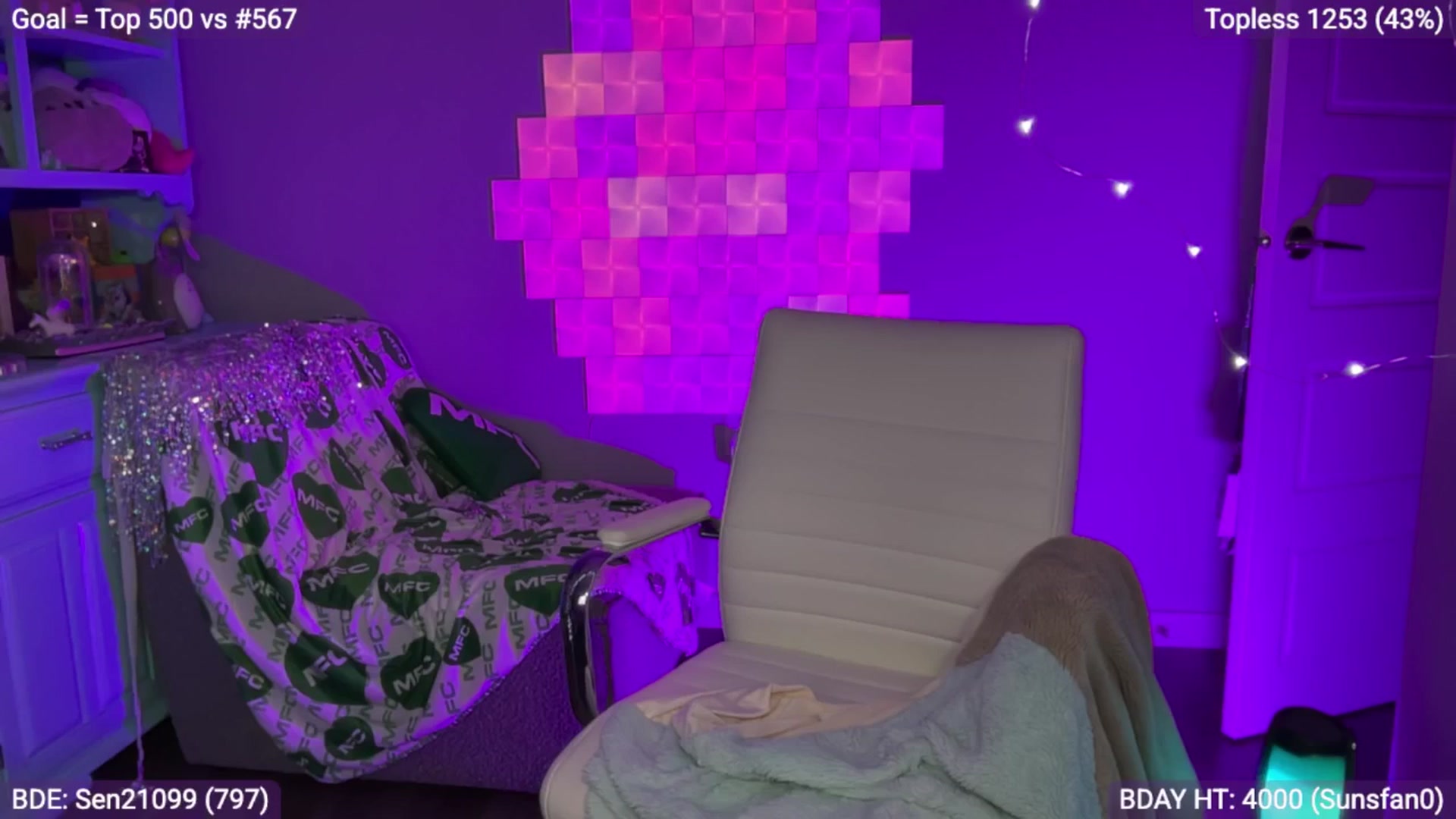 Gallery image thumbnail from EveeMinx's myfreecams stream on, 06/20/2025, 08:34 image 16 of 20