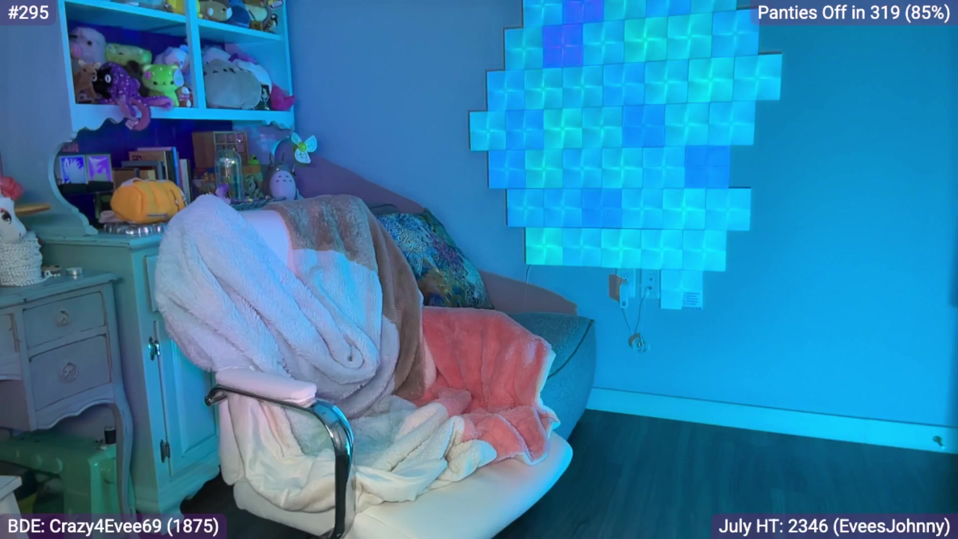 Gallery image thumbnail from EveeMinx's myfreecams stream on, 07/15/2025, 07:35 image 10 of 20