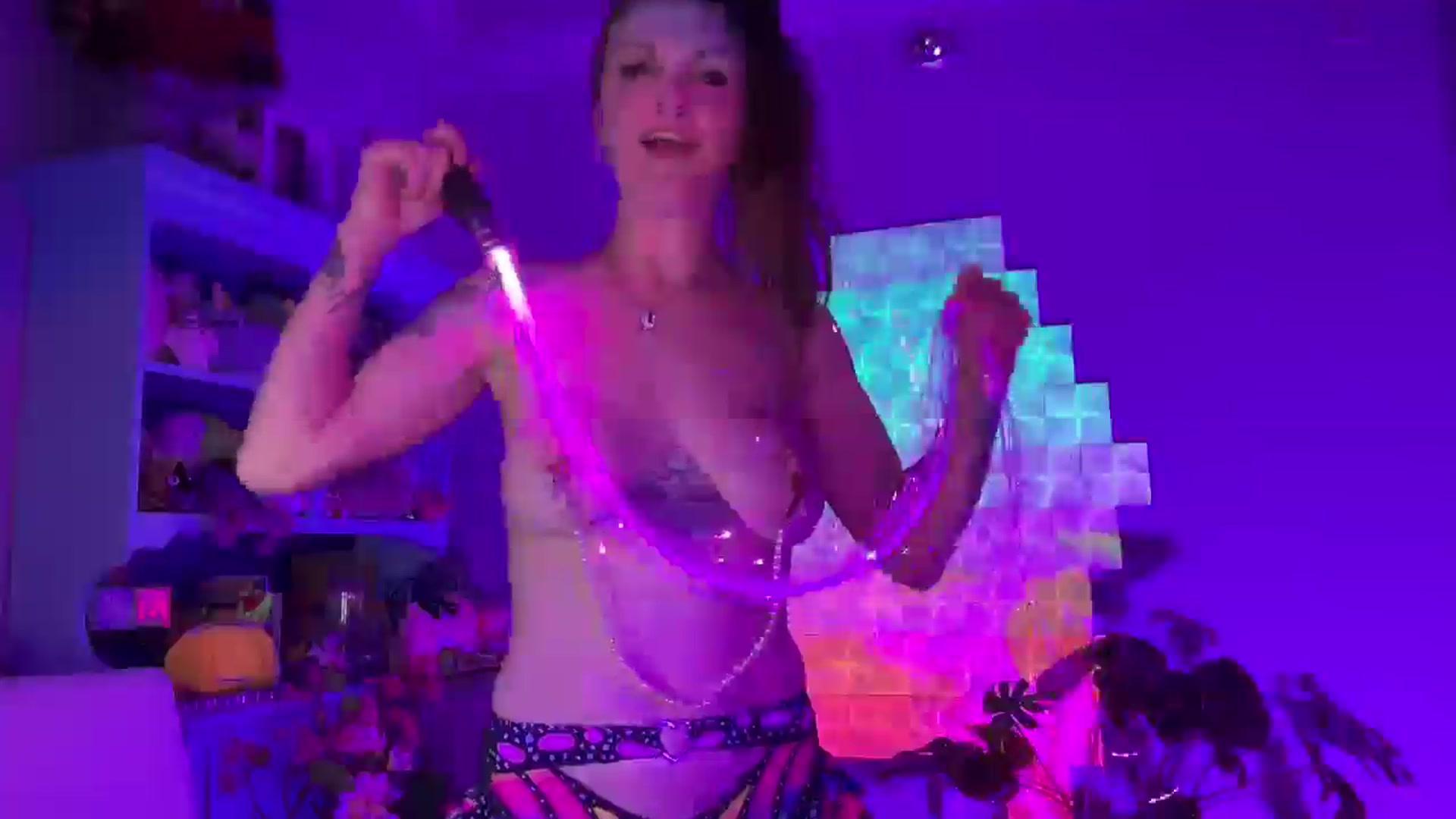 Gallery image thumbnail from EveeMinx's myfreecams stream on, 08/10/2025, 07:54 image 15 of 20