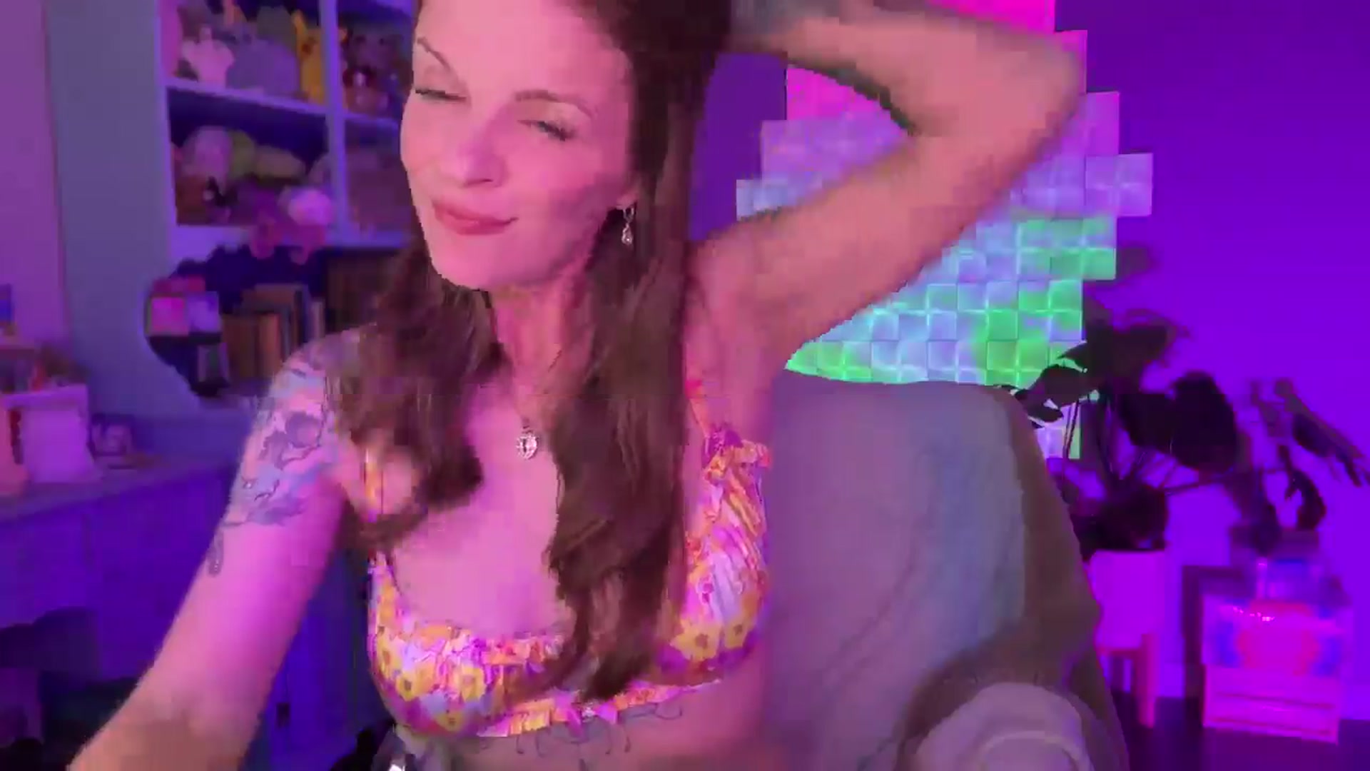 Gallery image thumbnail from EveeMinx's myfreecams stream on, 08/23/2025, 07:41 image 4 of 20