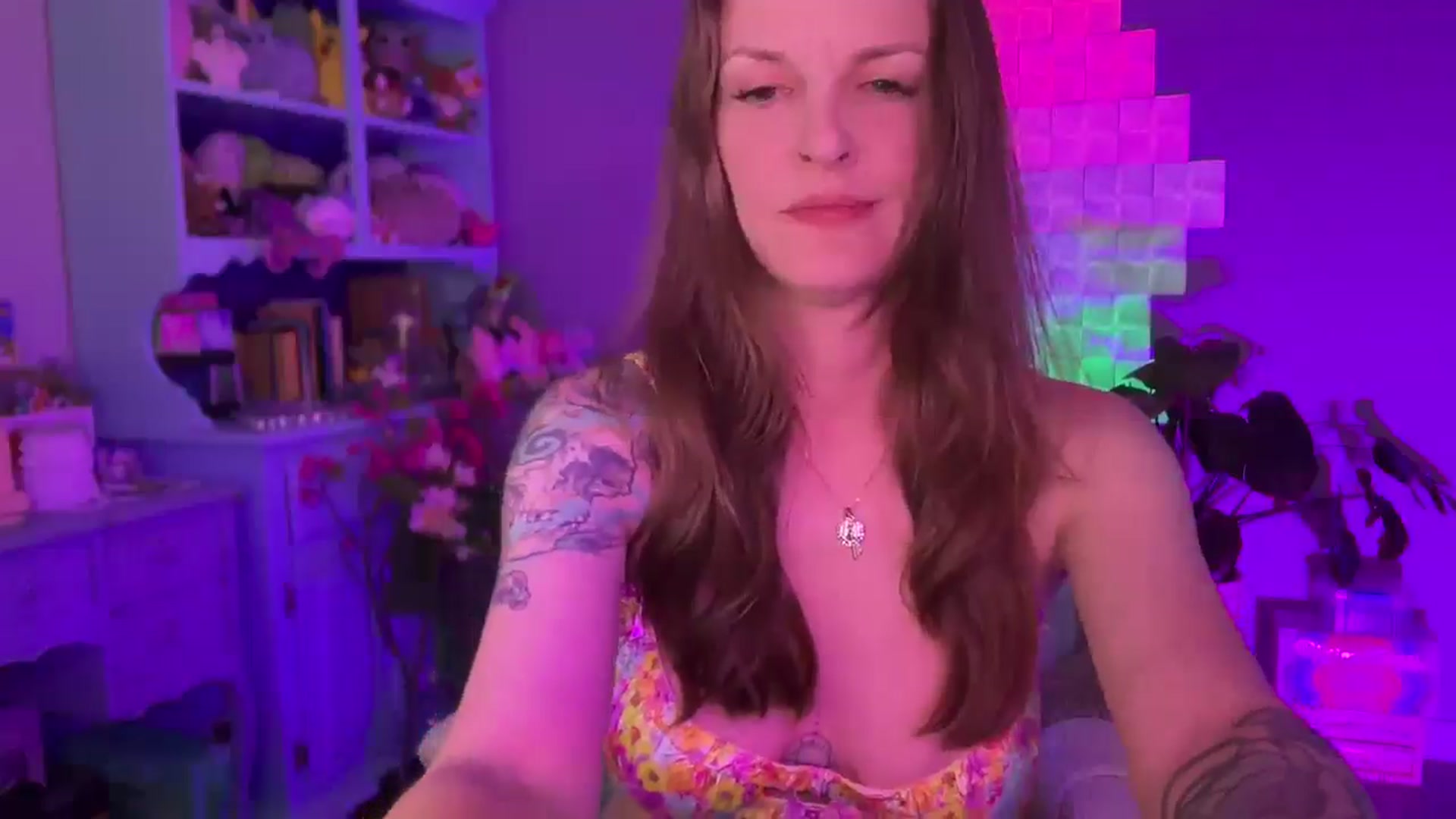 Gallery image thumbnail from EveeMinx's myfreecams stream on, 08/23/2025, 07:41 image 2 of 20