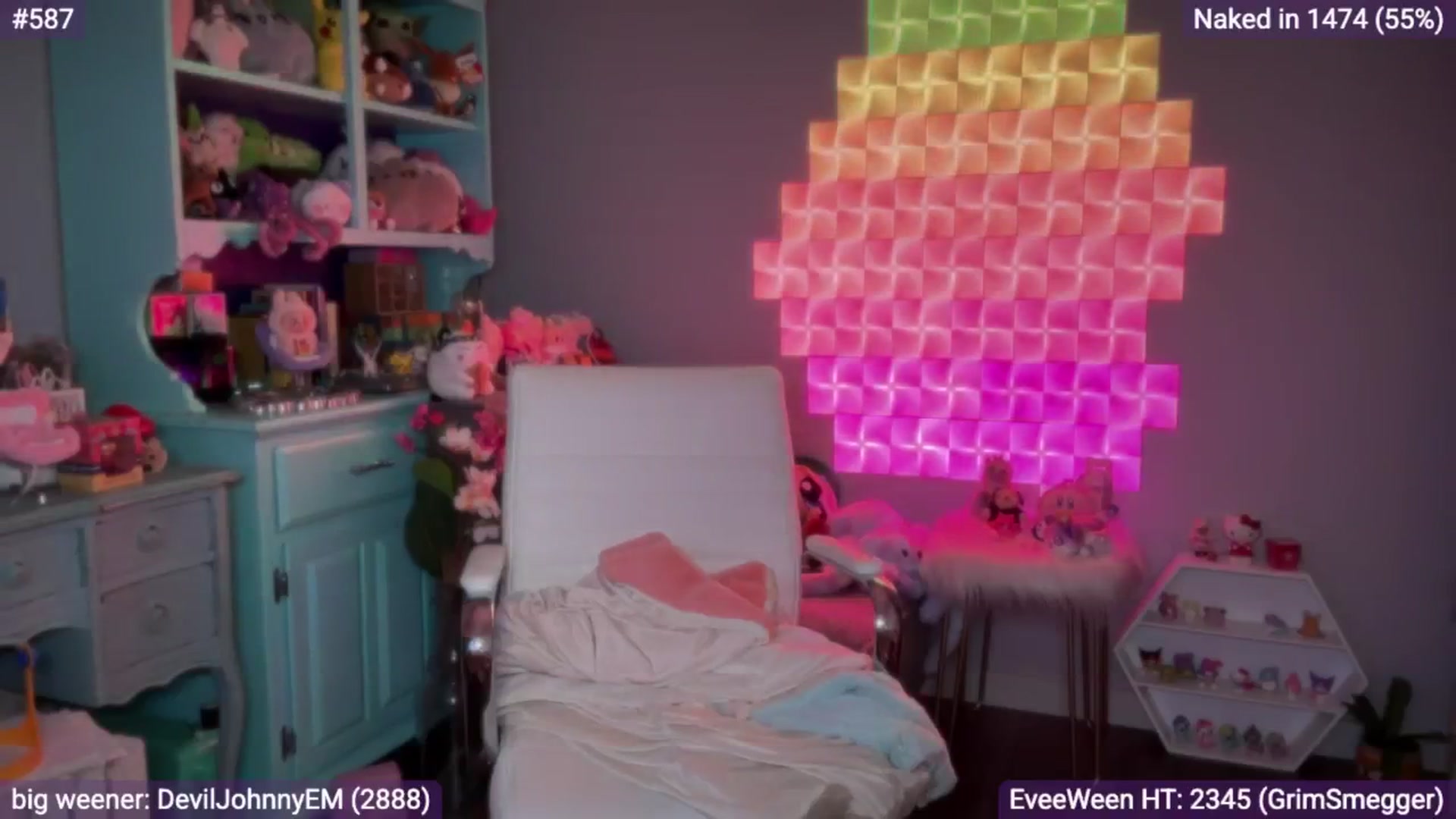 Gallery image thumbnail from EveeMinx's myfreecams stream on, 10/15/2025, 07:17 image 2 of 20