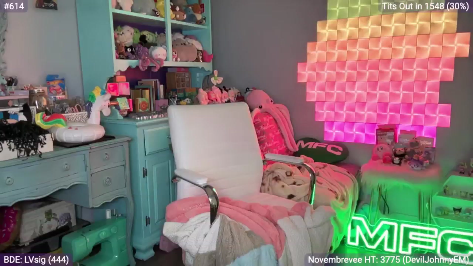Gallery image thumbnail from EveeMinx's myfreecams stream on, 11/18/2025, 08:23 image 11 of 20
