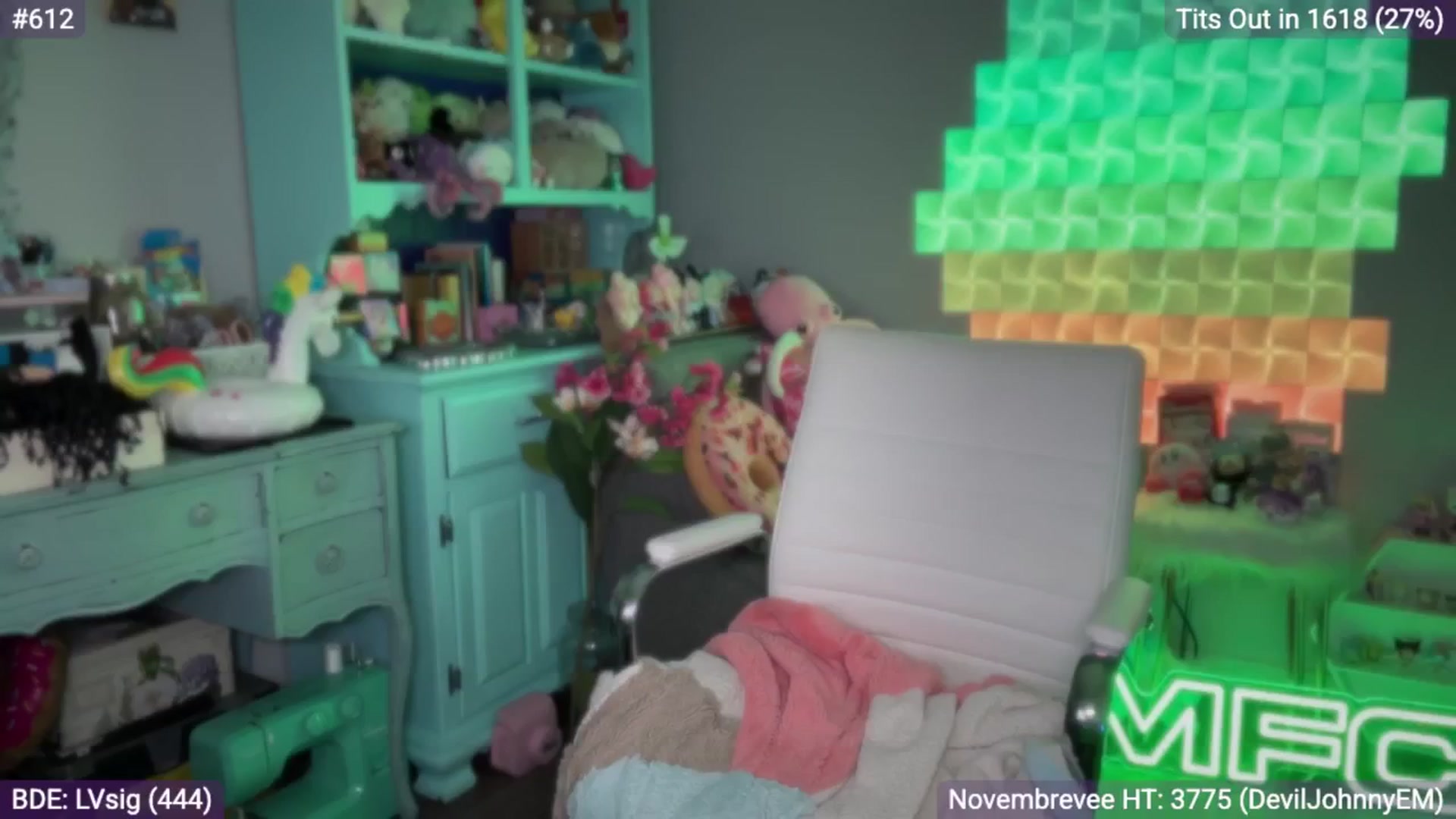 Gallery image thumbnail from EveeMinx's myfreecams stream on, 11/18/2025, 08:23 image 6 of 20