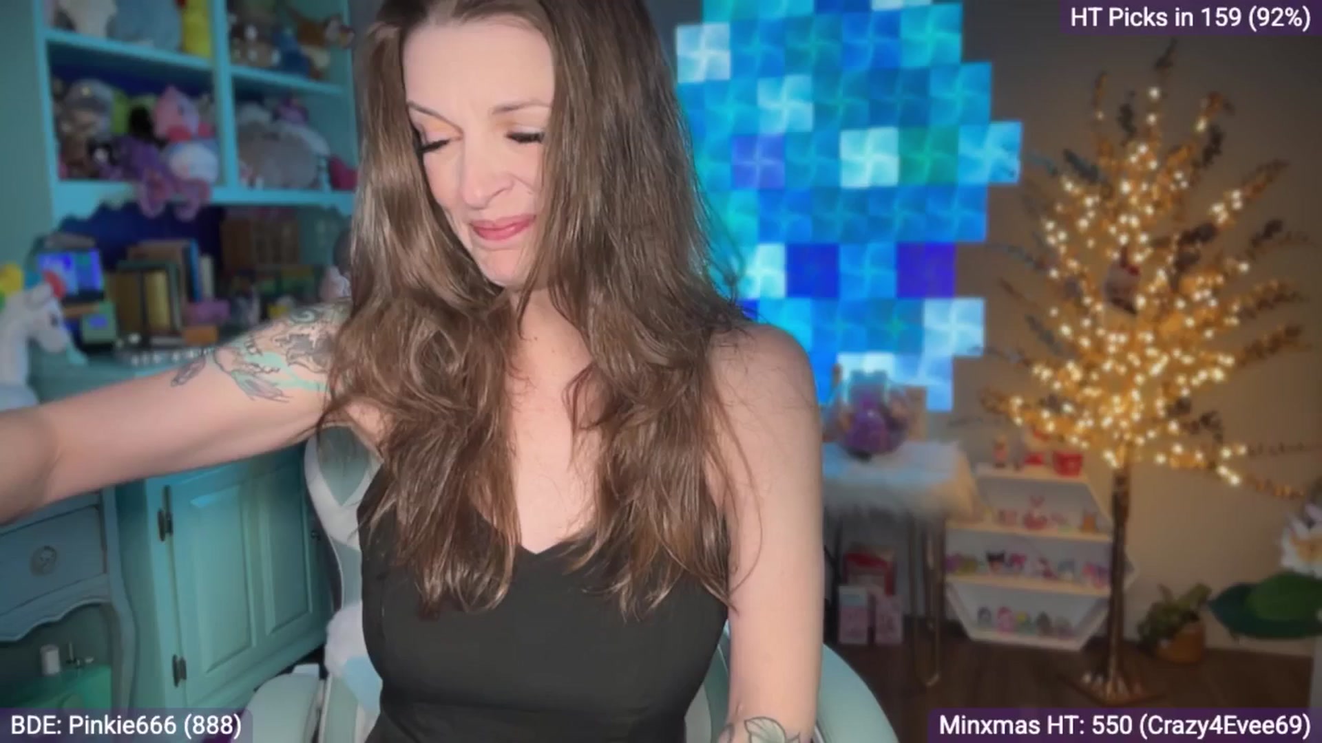 Gallery image thumbnail from EveeMinx's myfreecams stream on, 12/06/2025, 08:16 image 9 of 20
