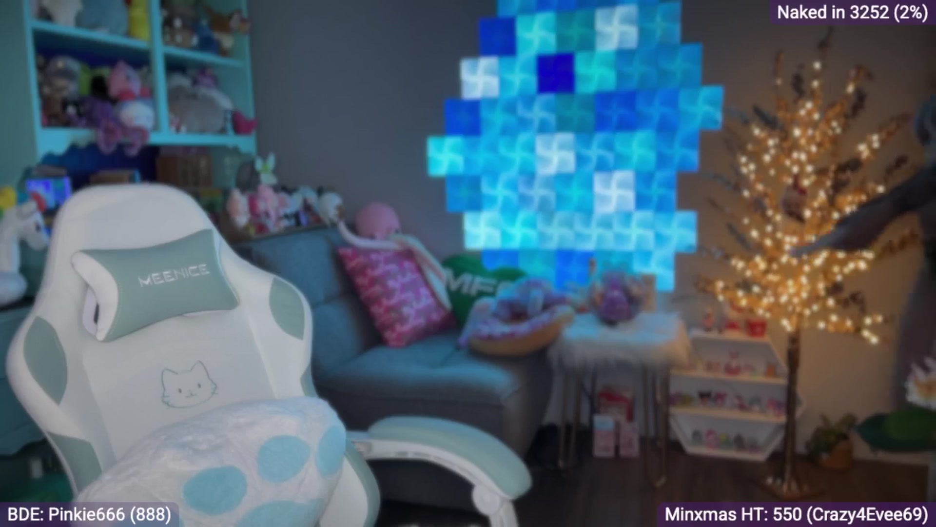 Gallery image thumbnail from EveeMinx's myfreecams stream on, 12/06/2025, 08:16 image 16 of 20