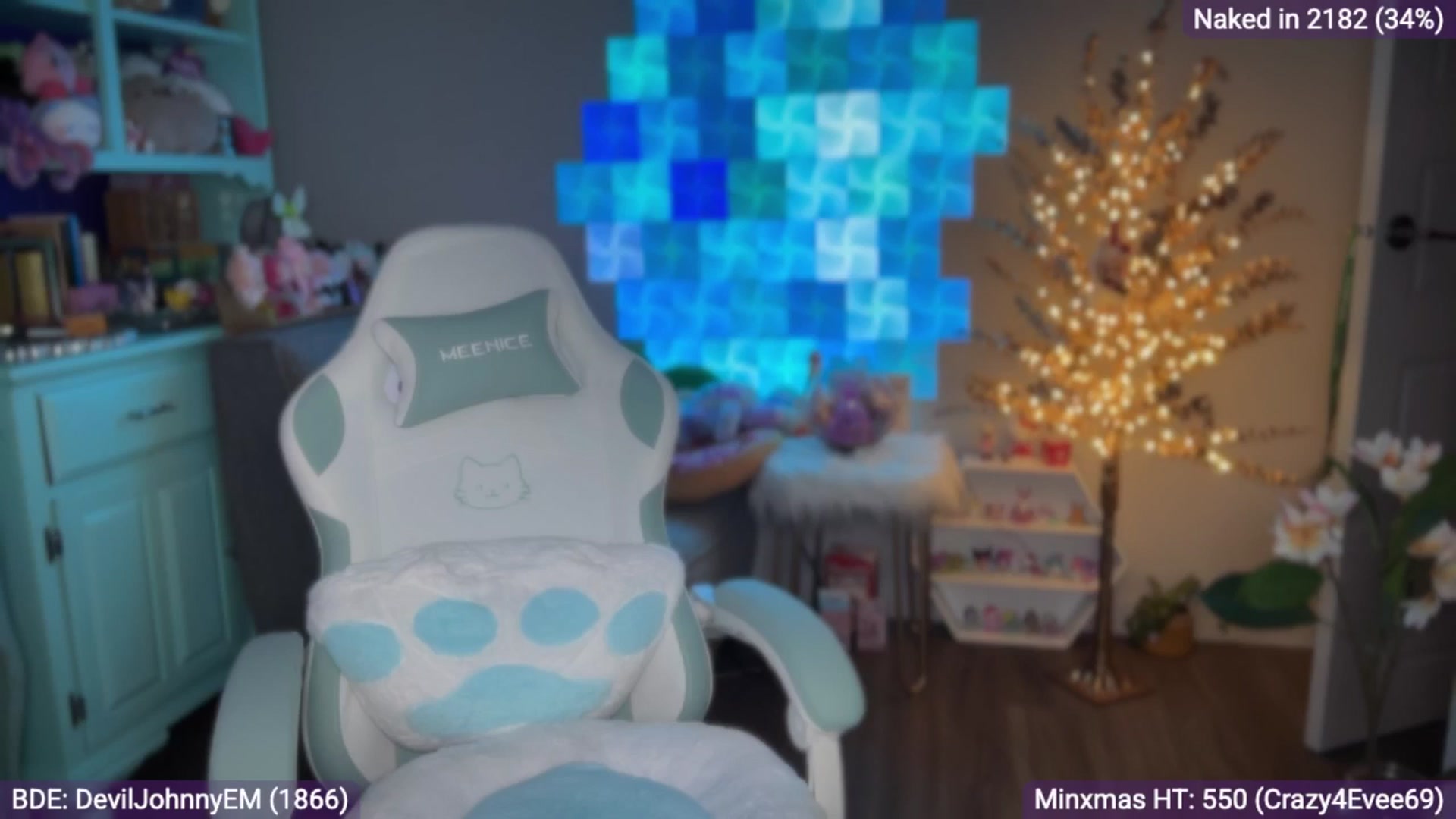 Gallery image thumbnail from EveeMinx's myfreecams stream on, 12/07/2025, 08:22 image 15 of 20