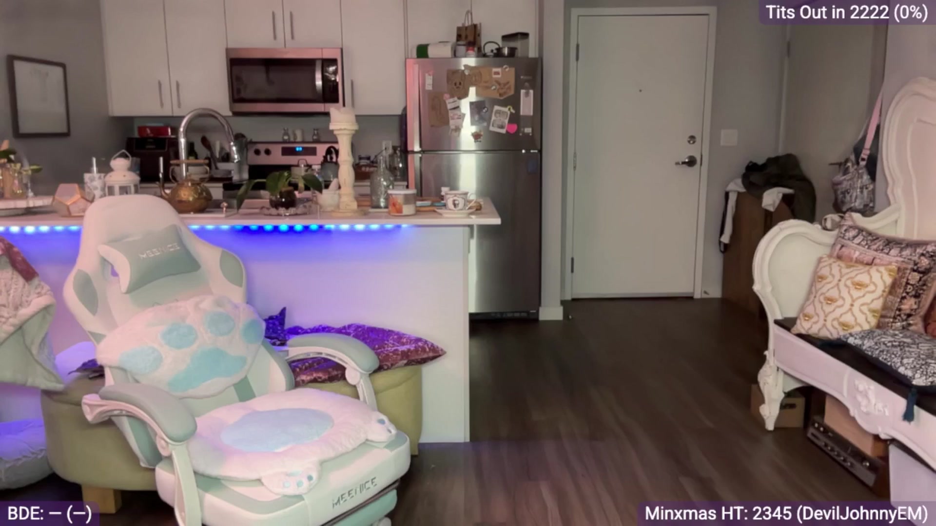 Gallery image thumbnail from EveeMinx's myfreecams stream on, 12/12/2025, 07:42 image 6 of 20