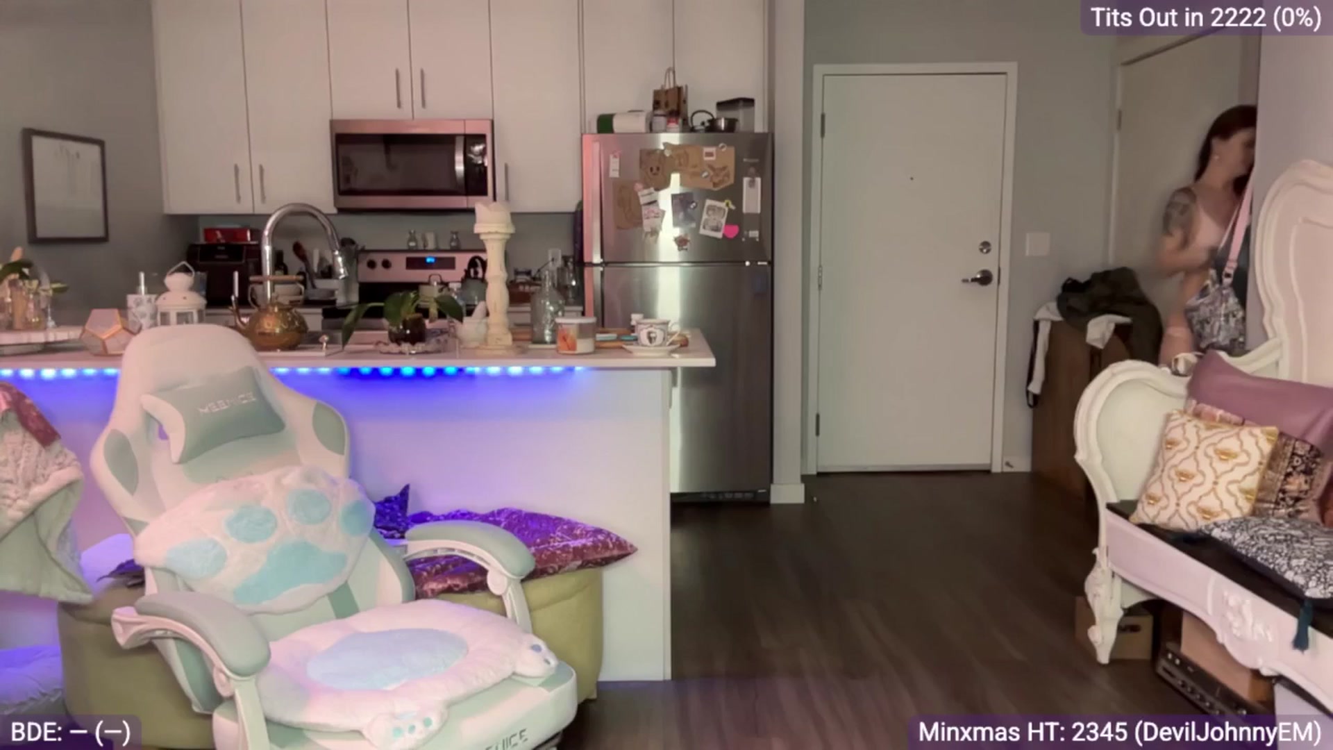 Gallery image thumbnail from EveeMinx's myfreecams stream on, 12/12/2025, 07:42 image 14 of 20
