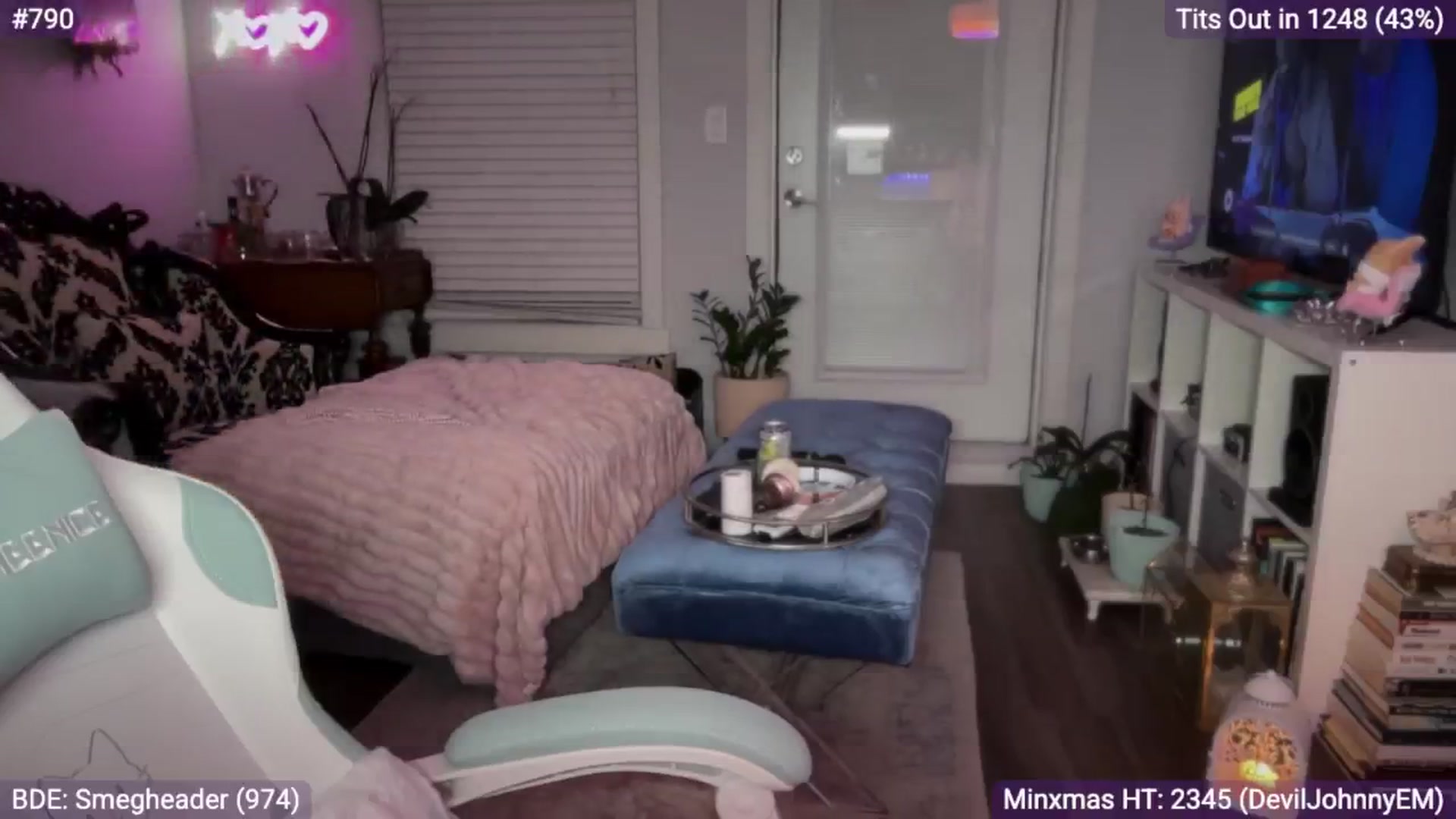 Gallery image thumbnail from EveeMinx's myfreecams stream on, 12/17/2025, 09:03 image 16 of 20