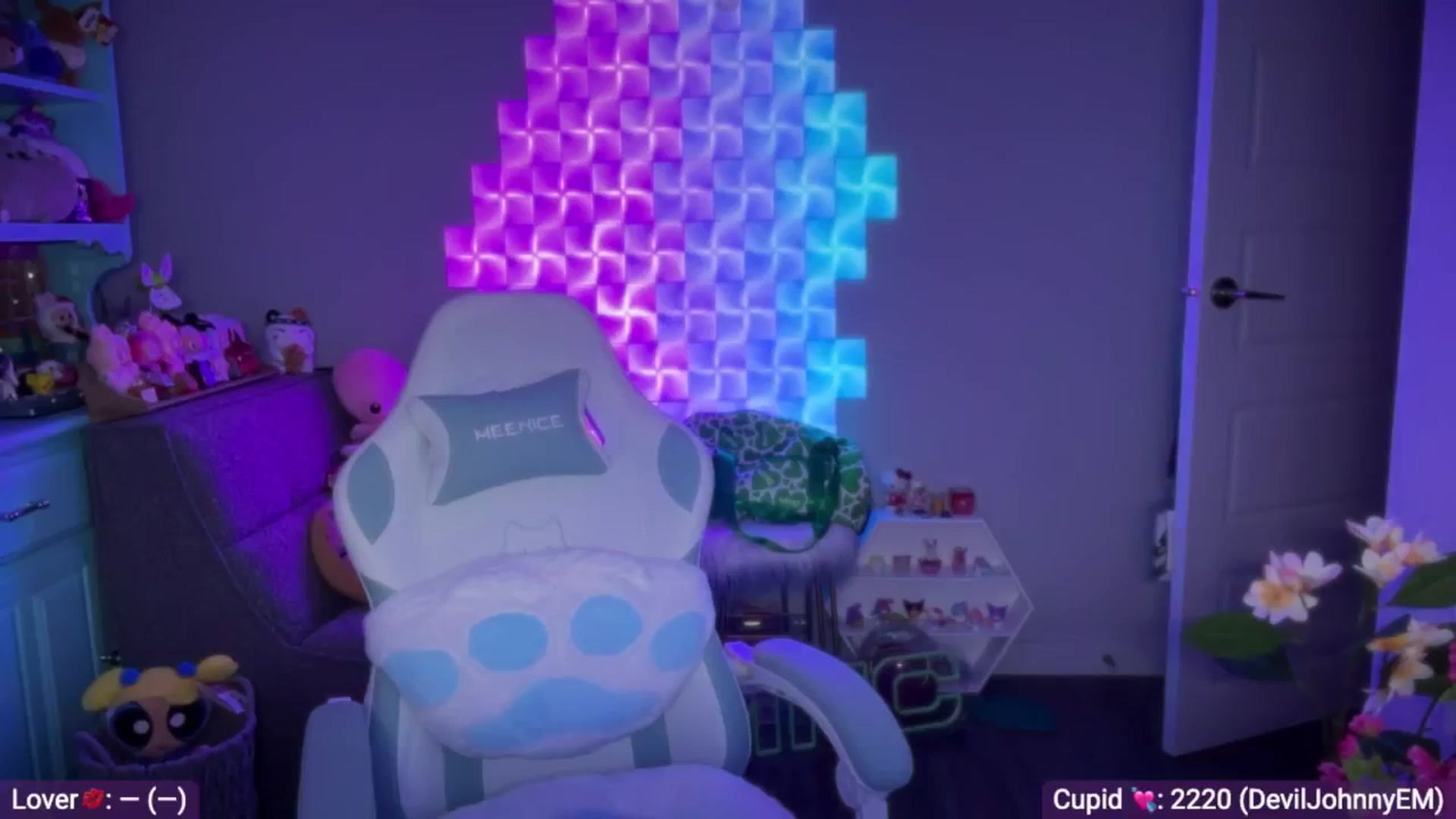 Gallery image thumbnail from EveeMinx's myfreecams stream on, 02/16/2026, 06:33 image 17 of 20
