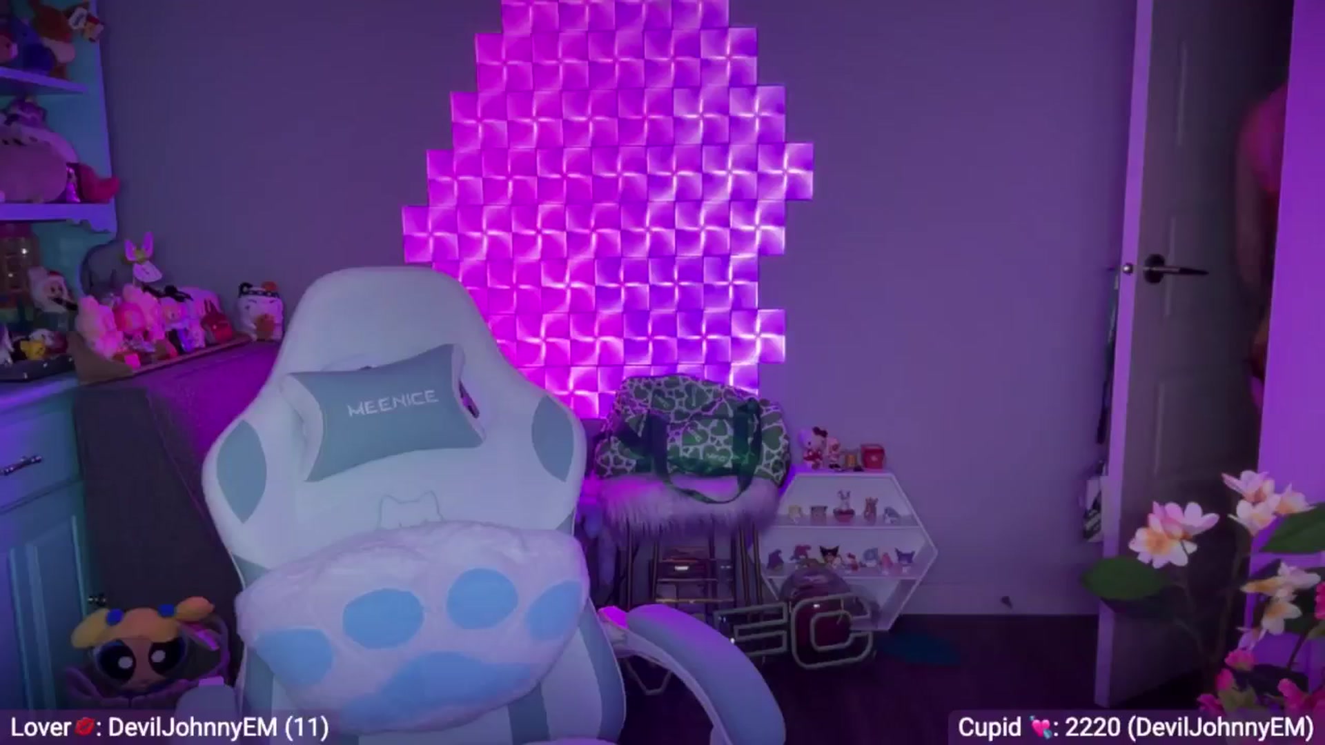 Gallery image thumbnail from EveeMinx's myfreecams stream on, 02/16/2026, 07:32 image 18 of 20