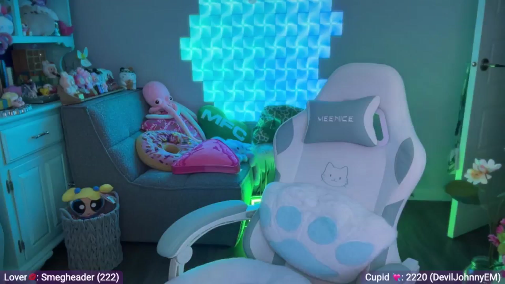 Gallery image thumbnail from EveeMinx's myfreecams stream on, 02/17/2026, 07:02 image 11 of 20