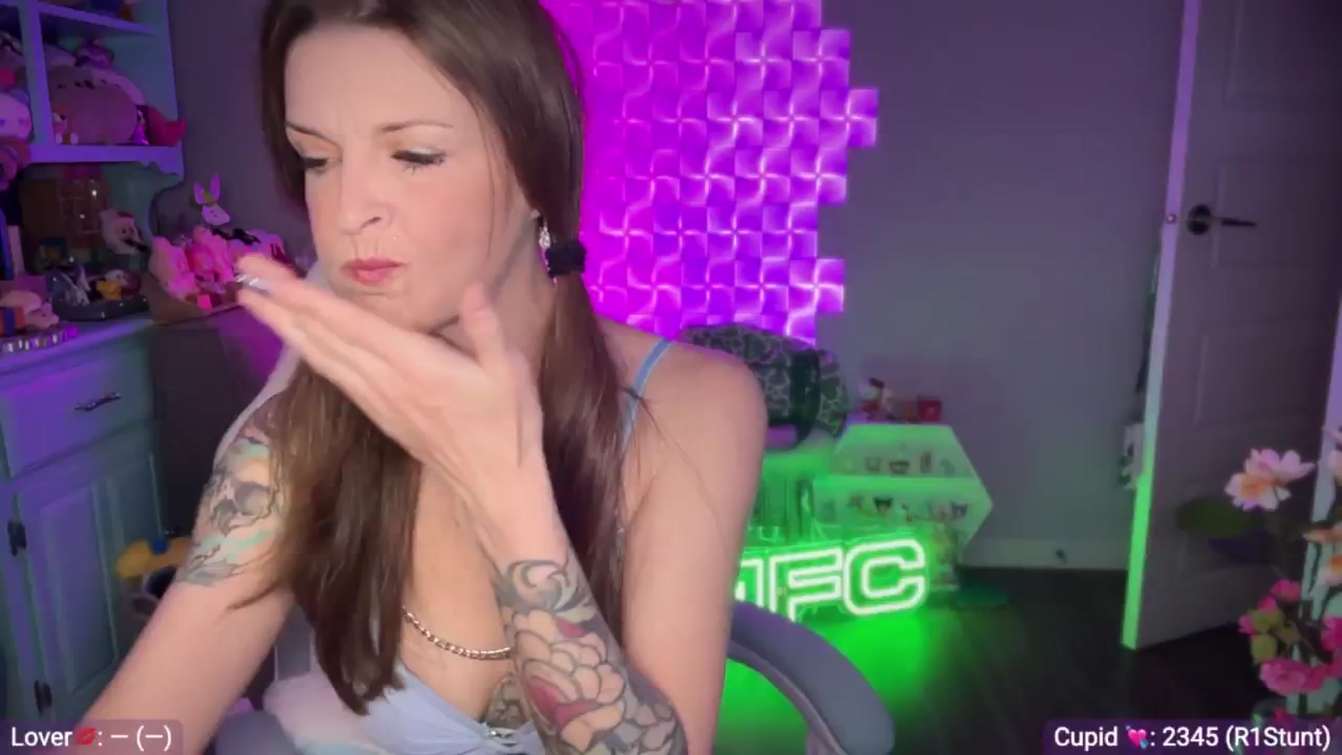 Gallery image thumbnail from EveeMinx's myfreecams stream on, 02/22/2026, 08:10 image 19 of 20