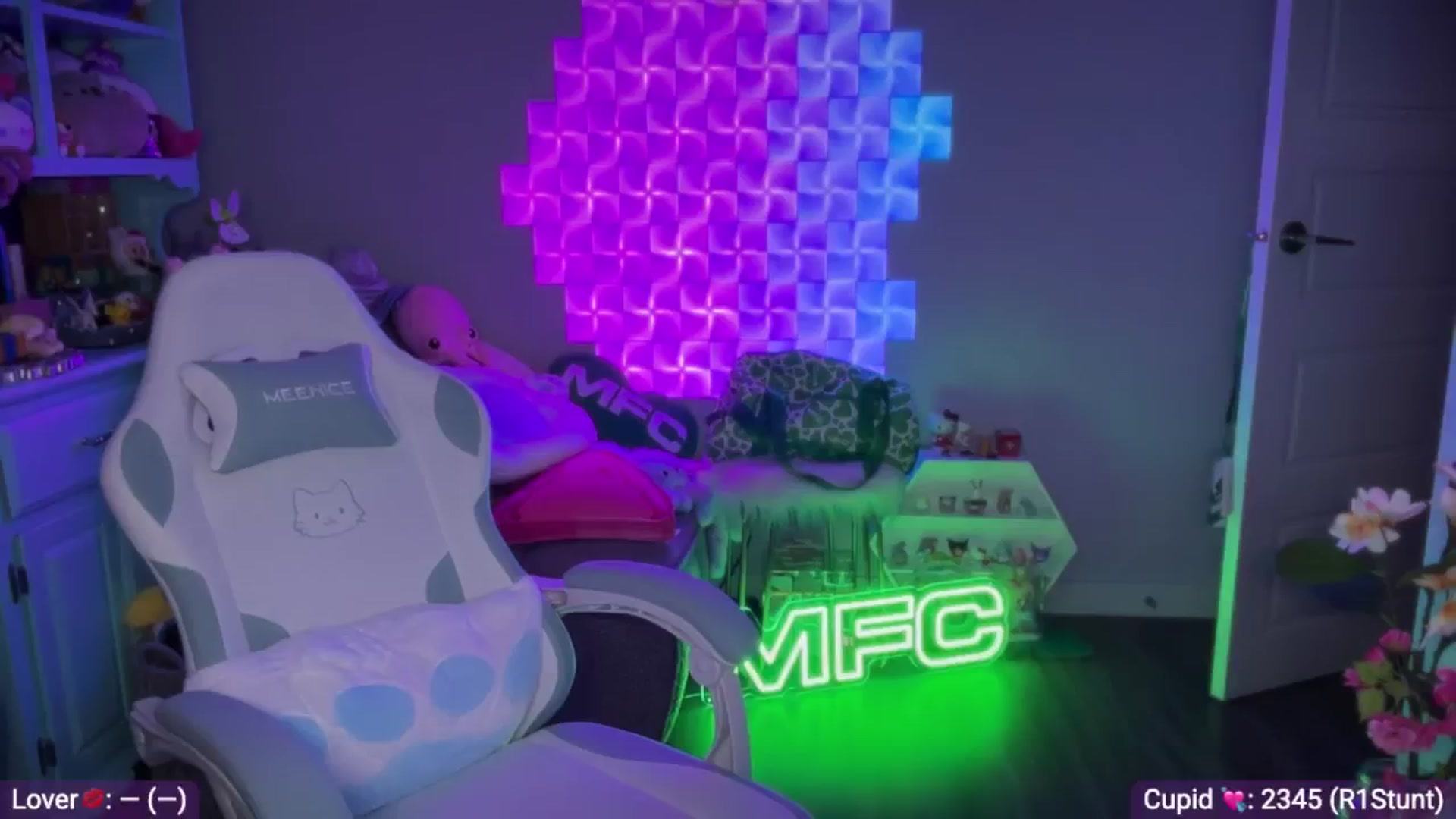 Gallery image thumbnail from EveeMinx's myfreecams stream on, 02/22/2026, 08:10 image 17 of 20