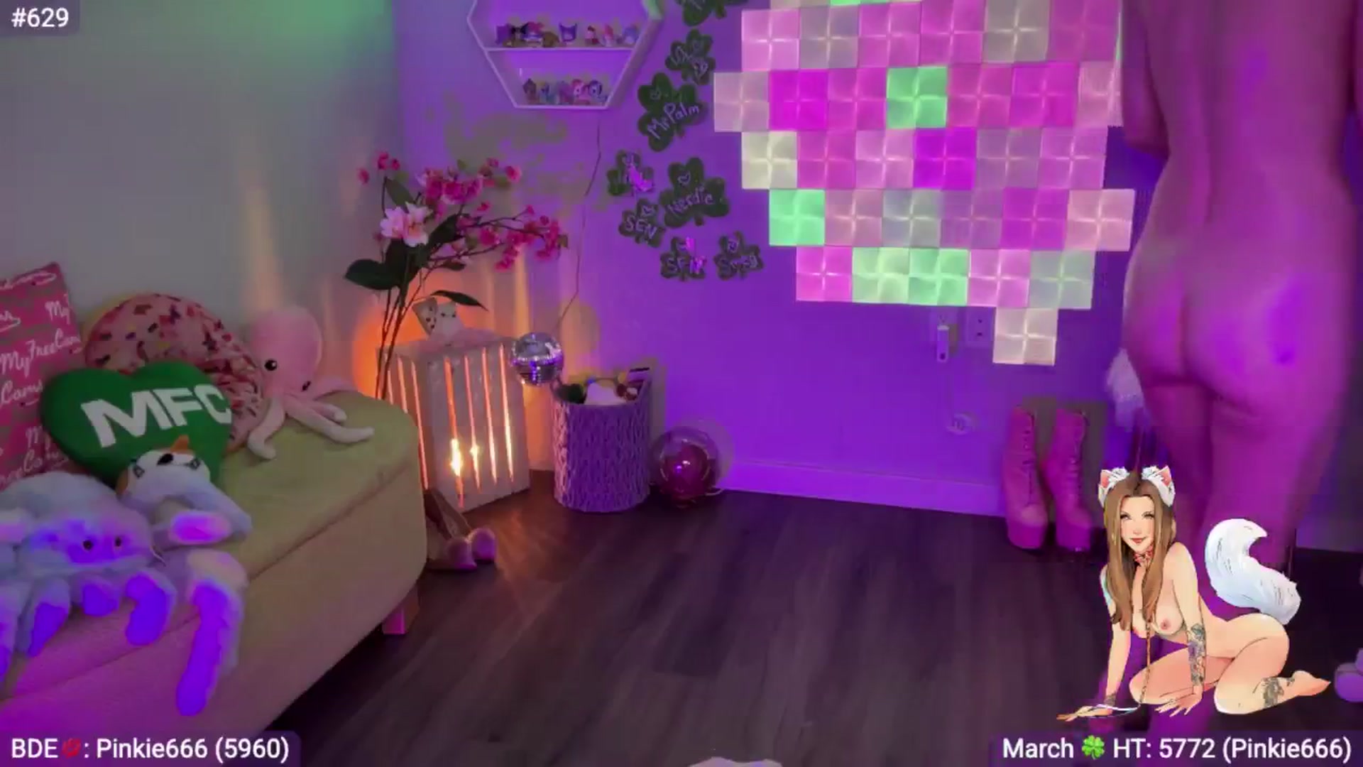Gallery image thumbnail from EveeMinx's myfreecams stream on, 03/20/2026, 10:02 image 13 of 20