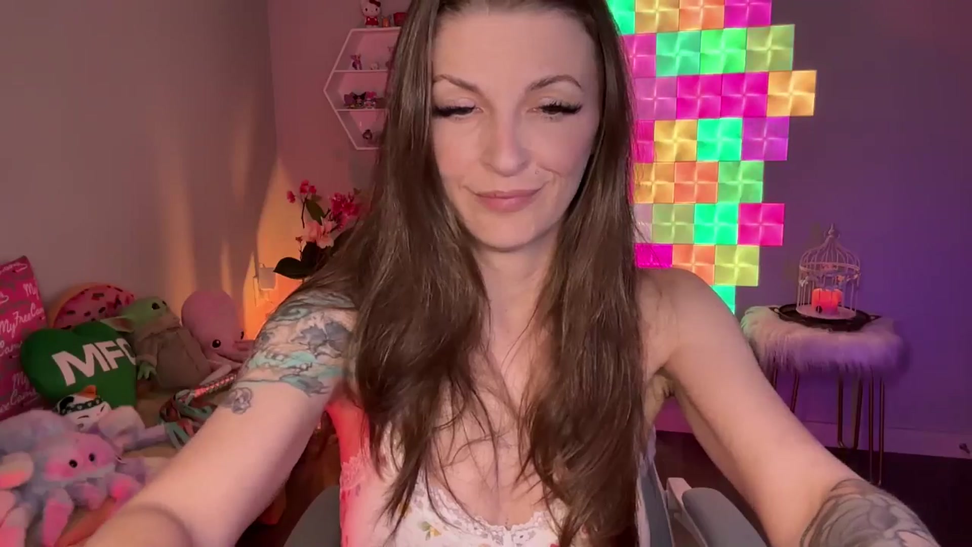 Gallery image thumbnail from EveeMinx's myfreecams stream on, 04/17/2026, 06:38 image 8 of 20
