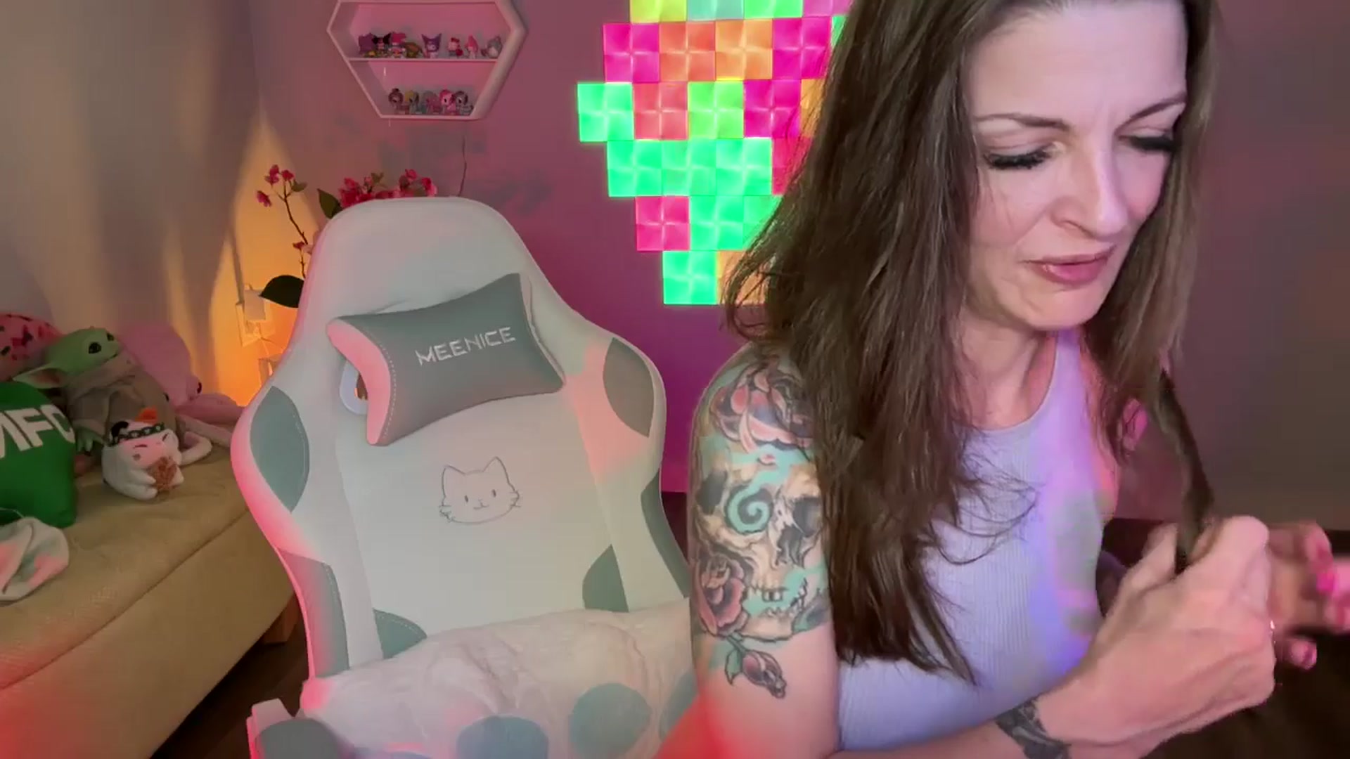 Gallery image thumbnail from EveeMinx's myfreecams stream on, 05/06/2026, 07:22 image 6 of 20