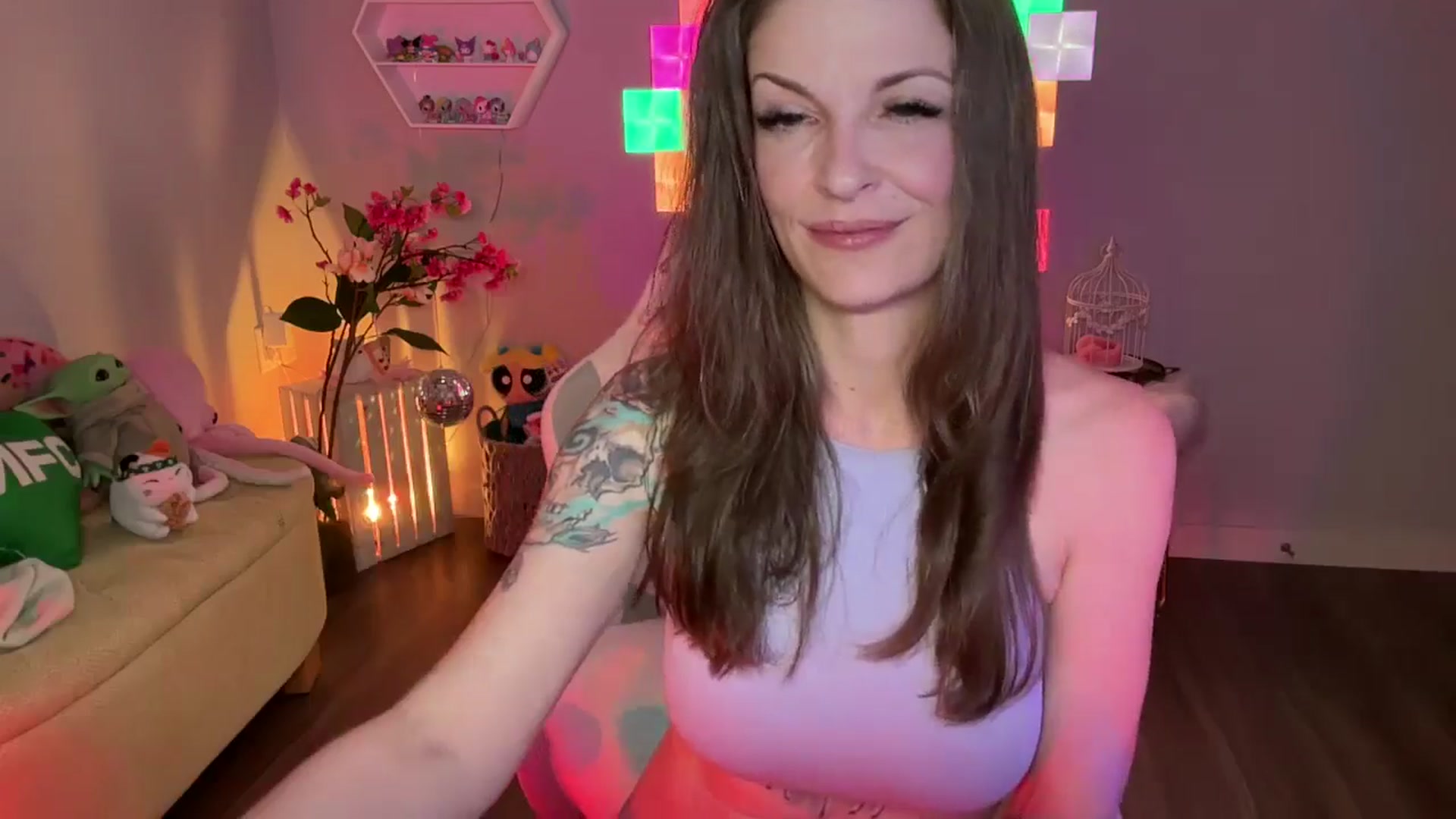 Gallery image thumbnail from EveeMinx's myfreecams stream on, 05/06/2026, 07:22 image 5 of 20