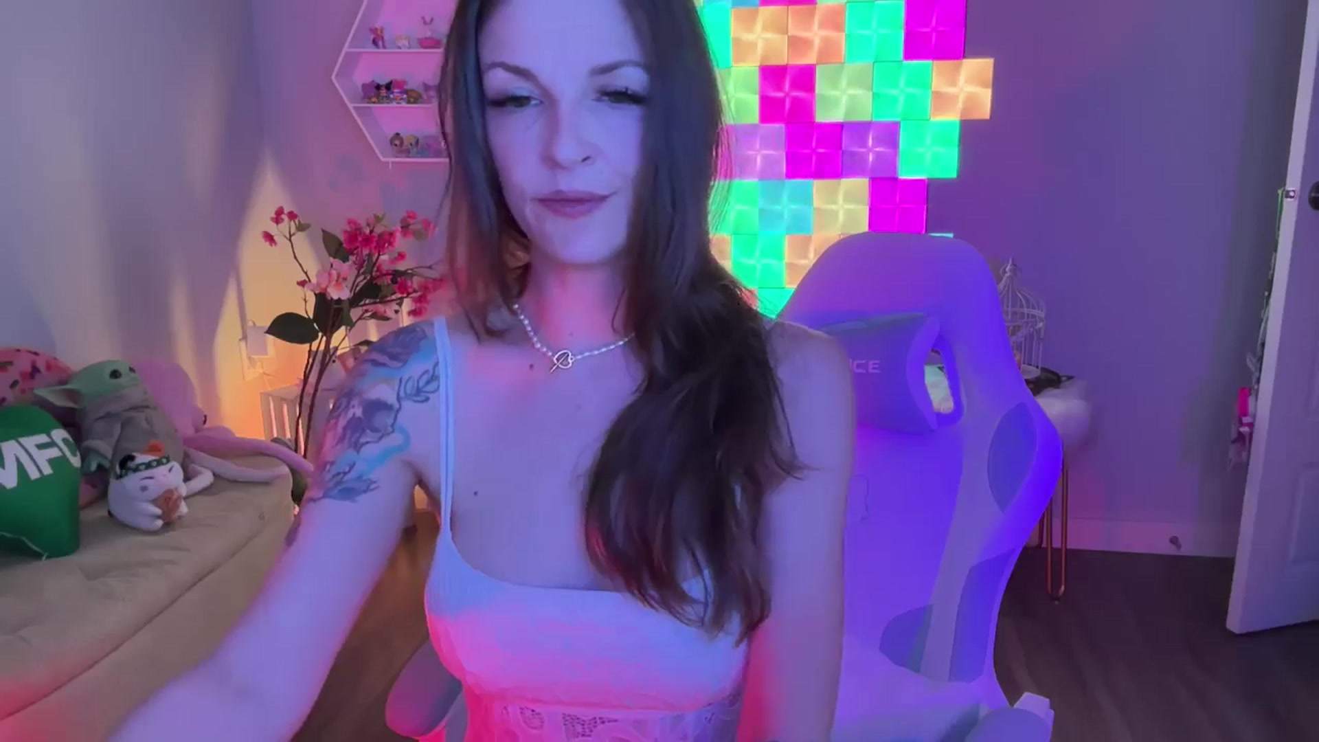 Gallery image thumbnail from EveeMinx's myfreecams stream on, 05/07/2026, 07:10 image 7 of 20