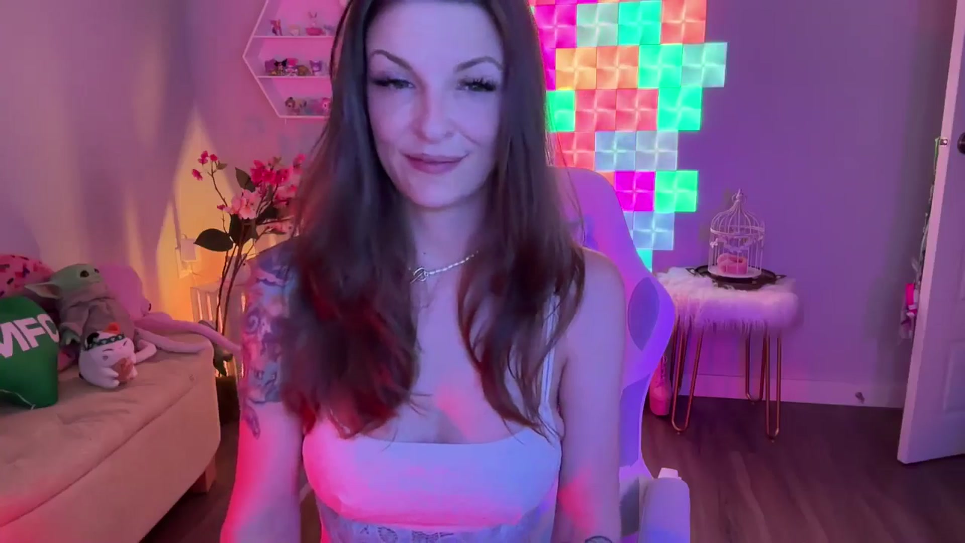 Gallery image thumbnail from EveeMinx's myfreecams stream on, 05/07/2026, 07:10 image 4 of 20