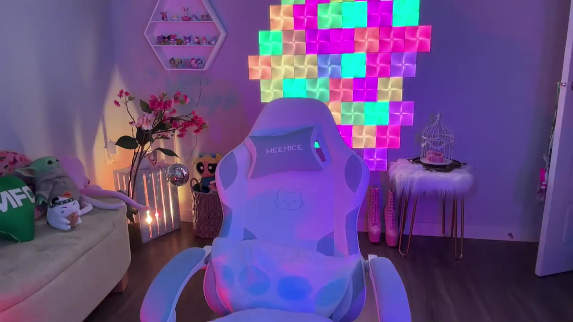 Gallery image thumbnail from EveeMinx's myfreecams stream on, 05/07/2026, 07:10 image 19 of 20