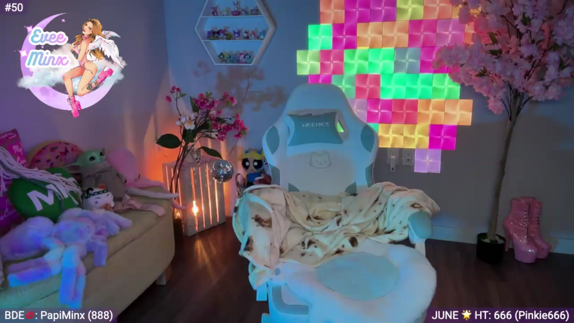 Gallery image thumbnail from EveeMinx's myfreecams stream on, 06/01/2026, 09:03 image 19 of 20