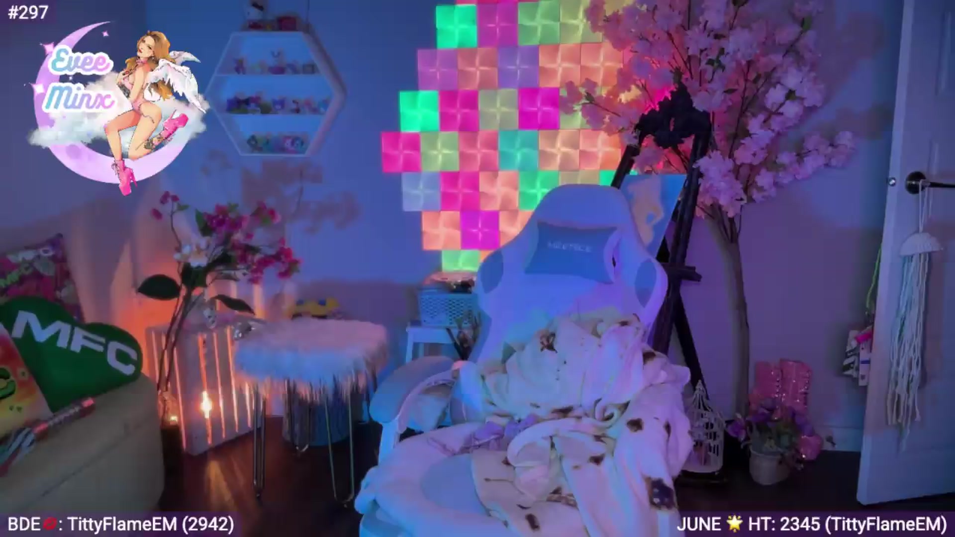 Gallery image thumbnail from EveeMinx's myfreecams stream on, 06/05/2026, 07:55 image 1 of 20