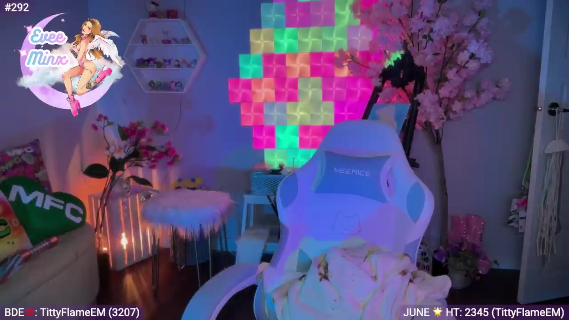 Gallery image thumbnail from EveeMinx's myfreecams stream on, 06/05/2026, 07:55 image 11 of 20