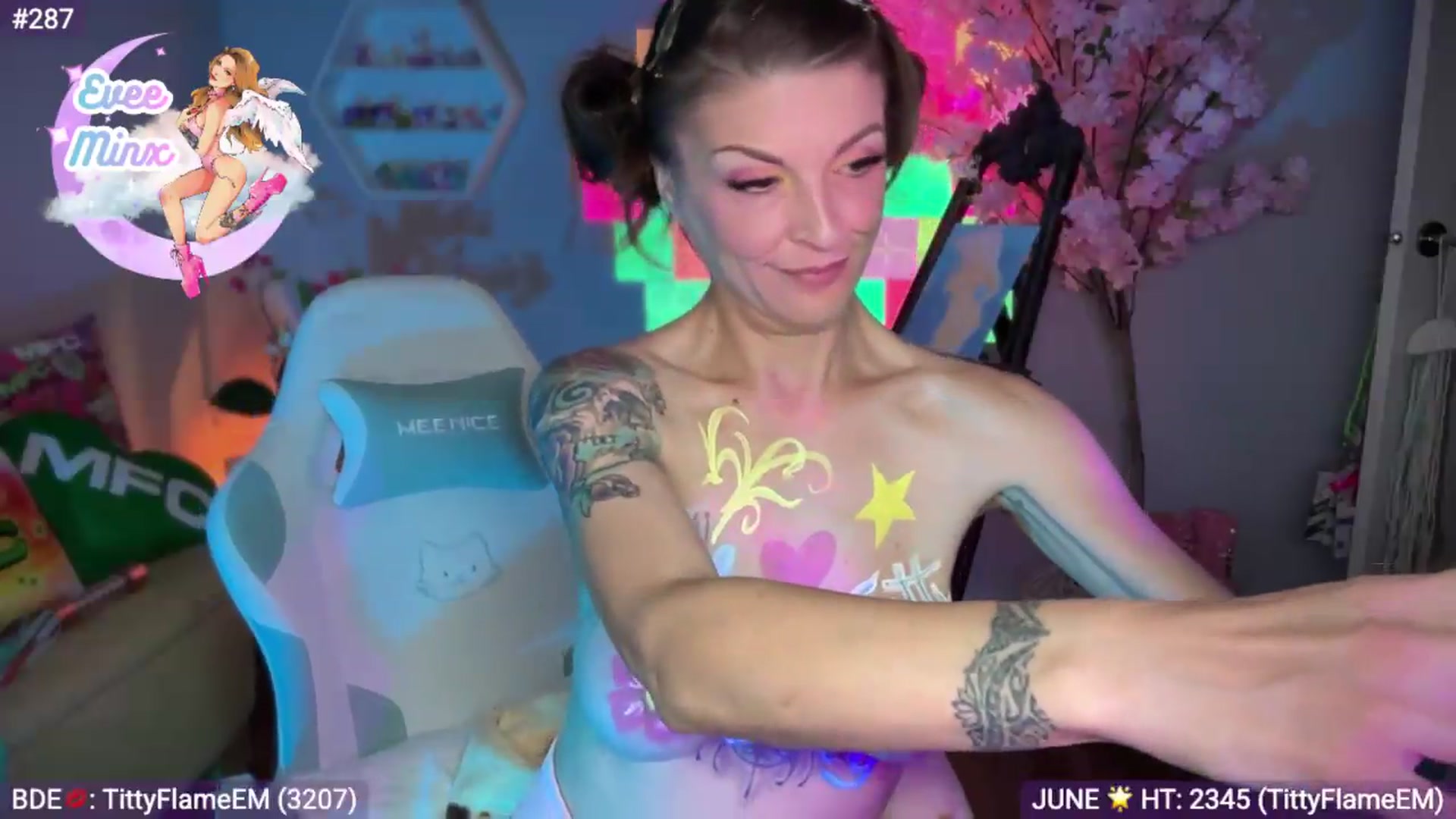 Gallery image thumbnail from EveeMinx's myfreecams stream on, 06/05/2026, 07:55 image 20 of 20