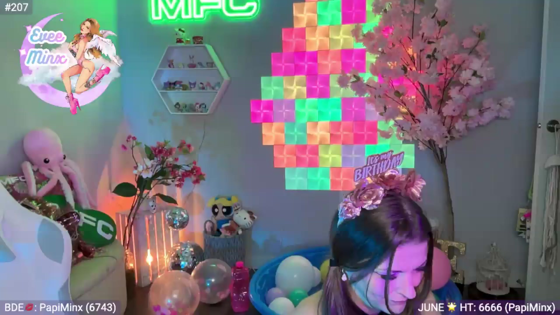 Gallery image thumbnail from EveeMinx's myfreecams stream on, 06/07/2026, 09:00 image 6 of 20