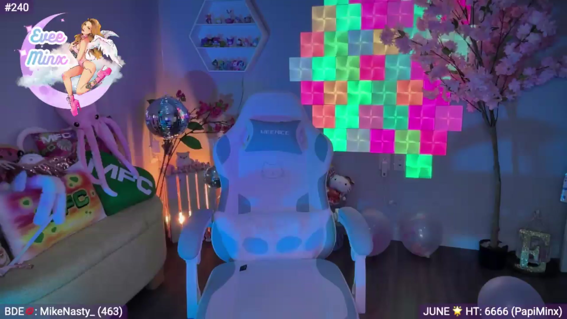 Gallery image thumbnail from EveeMinx's myfreecams stream on, 06/10/2026, 06:23 image 5 of 20