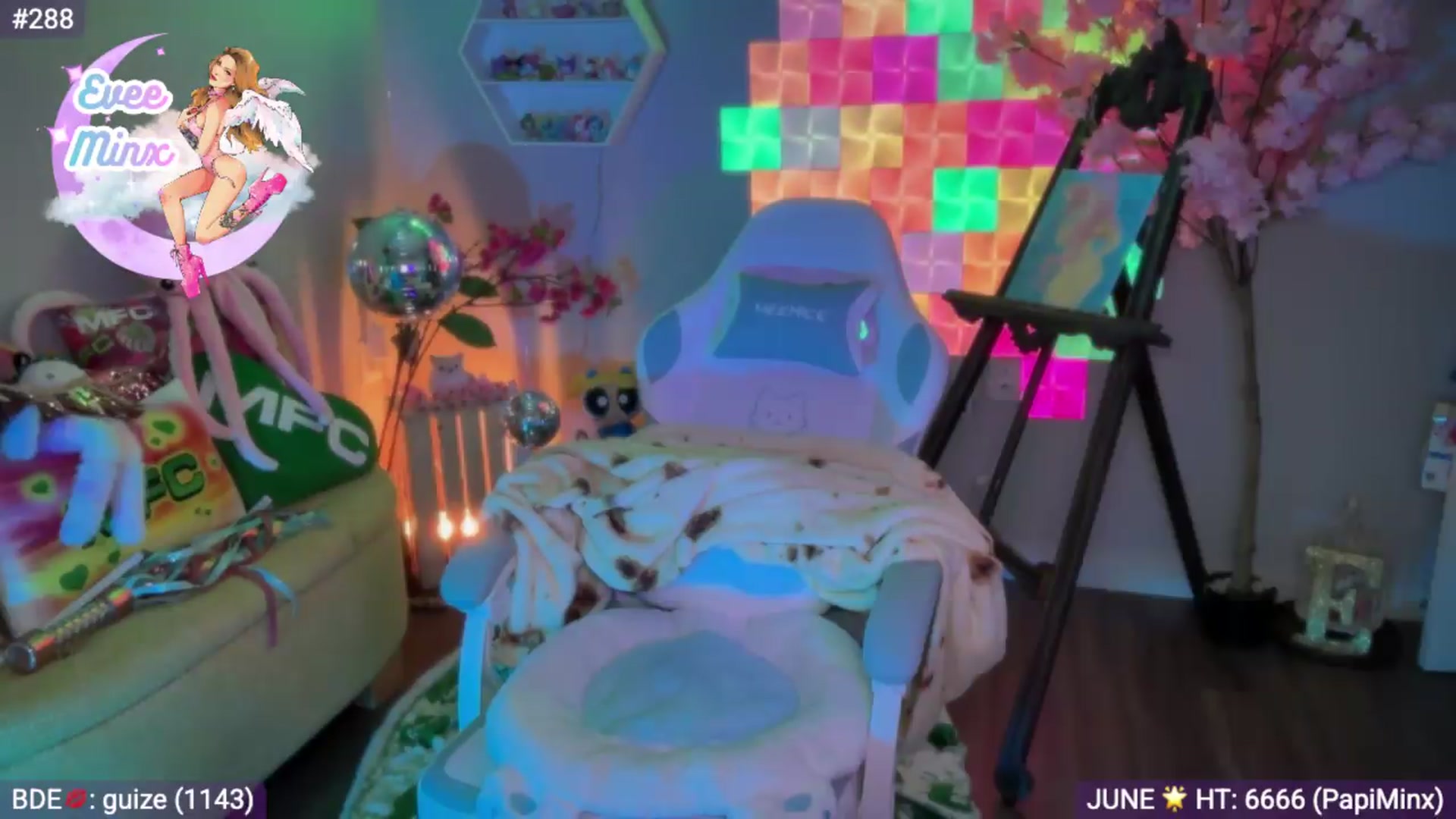 Gallery image thumbnail from EveeMinx's myfreecams stream on, 06/12/2026, 07:56 image 15 of 20