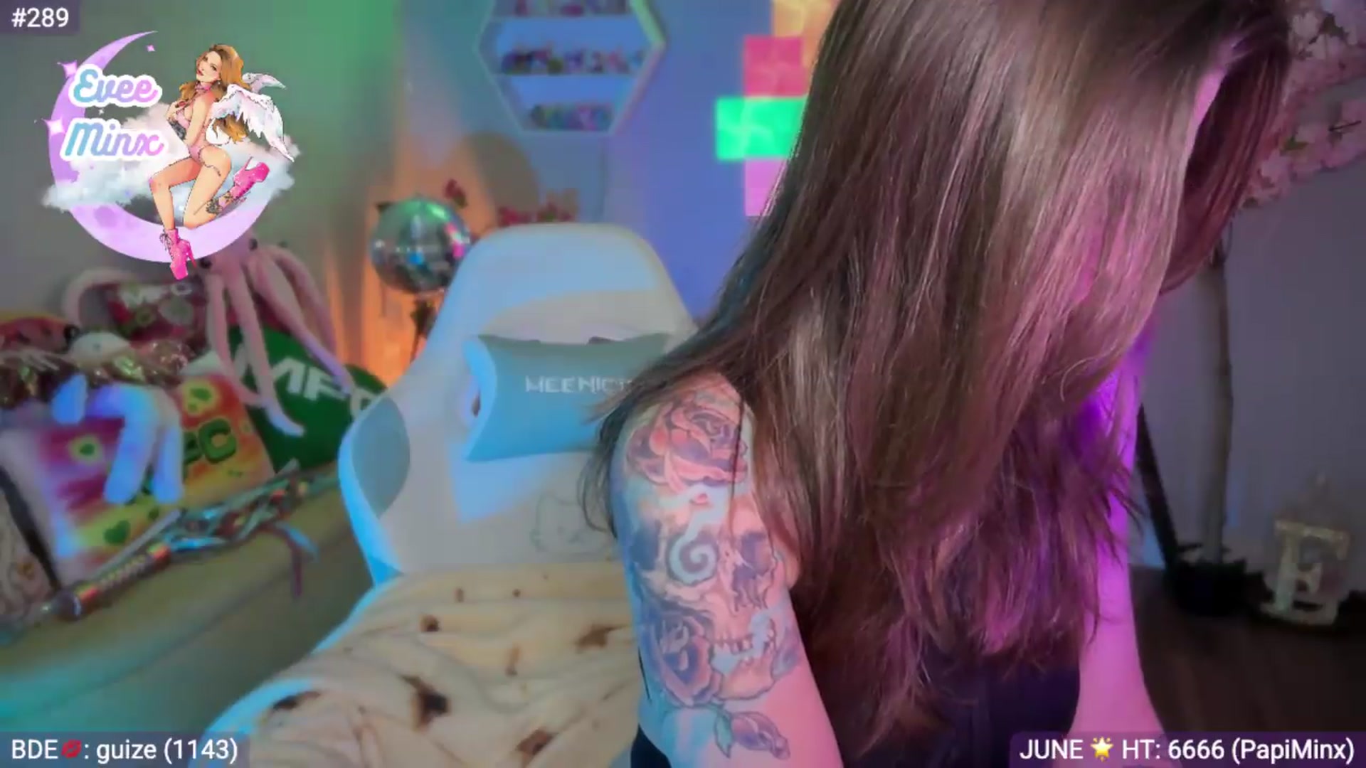 Gallery image thumbnail from EveeMinx's myfreecams stream on, 06/12/2026, 07:56 image 18 of 20