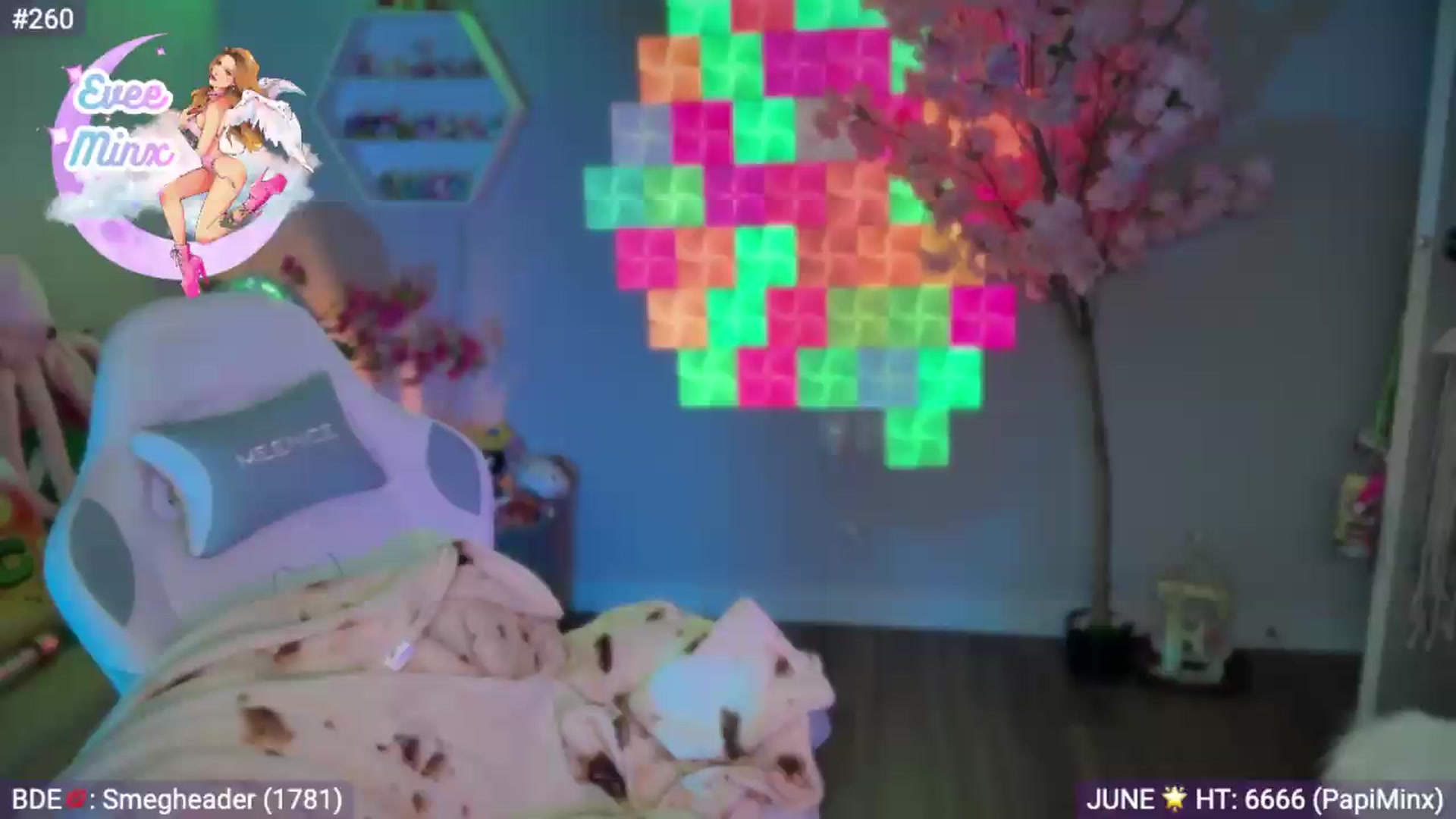 Gallery image thumbnail from EveeMinx's myfreecams stream on, 06/13/2026, 08:03 image 17 of 20