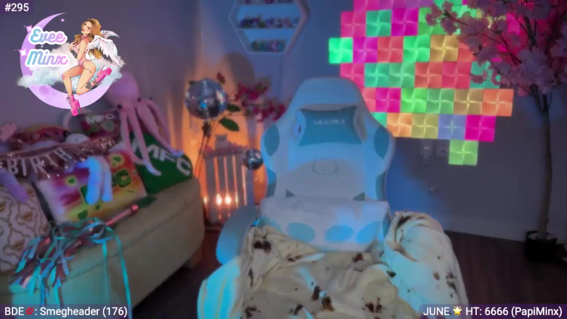 Gallery image thumbnail from EveeMinx's myfreecams stream on, 06/14/2026, 07:43 image 5 of 20
