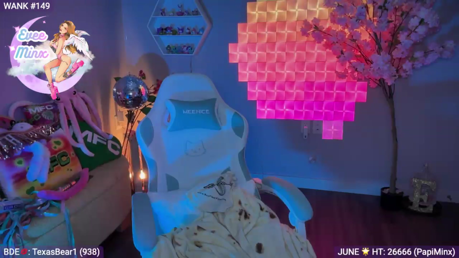 Gallery image thumbnail from EveeMinx's myfreecams stream on, 06/19/2026, 08:52 image 18 of 20