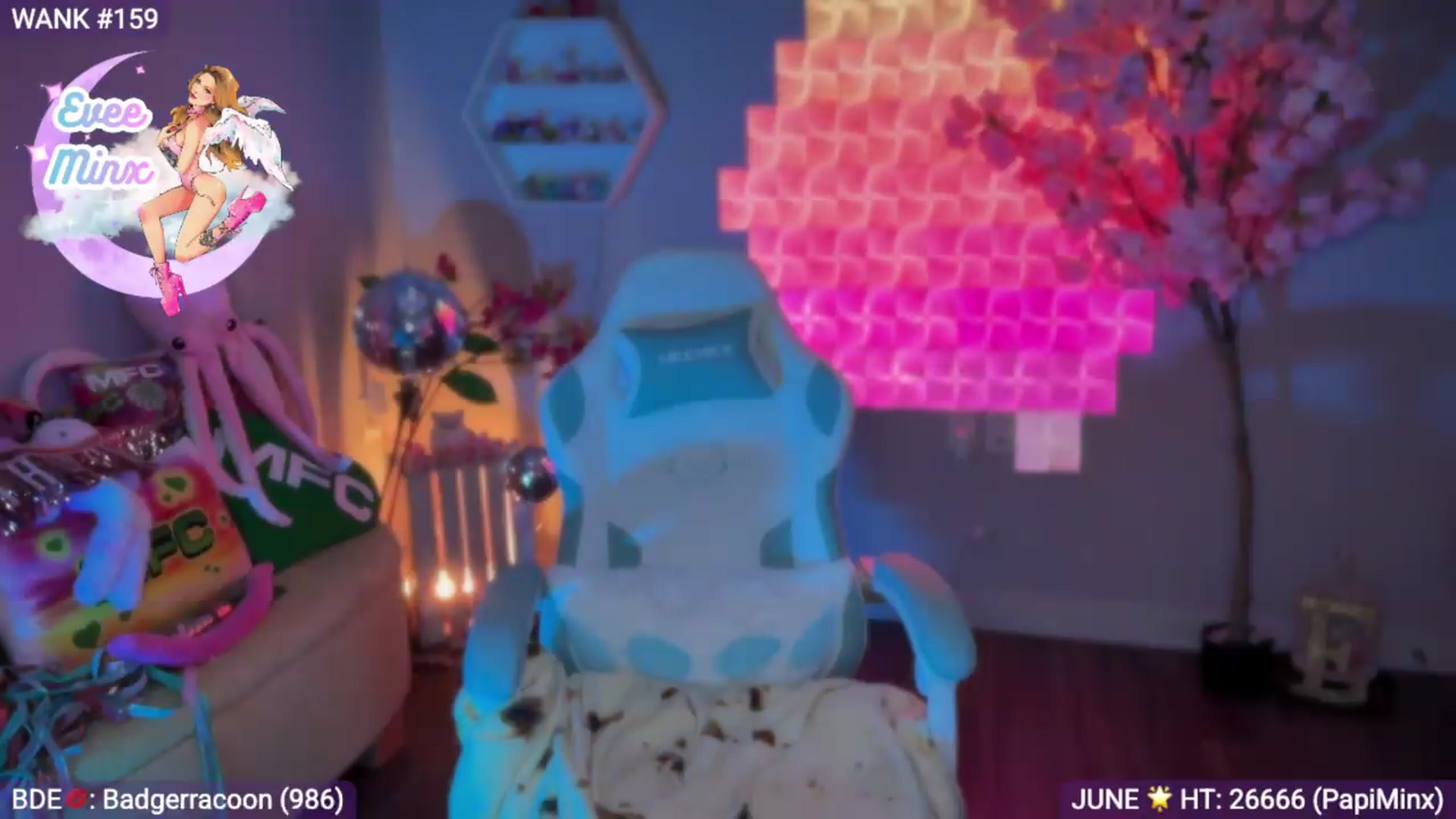 Gallery image thumbnail from EveeMinx's myfreecams stream on, 06/20/2026, 07:43 image 13 of 20