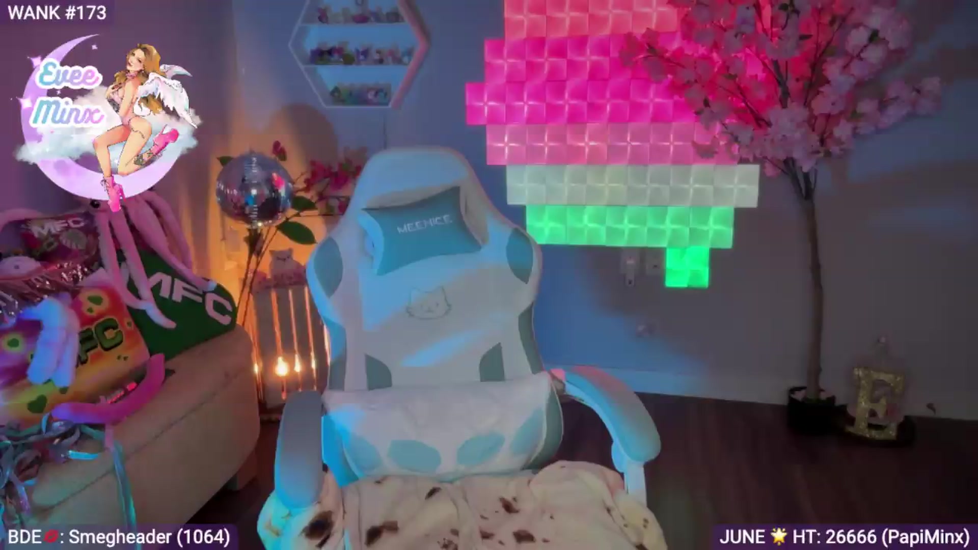Gallery image thumbnail from EveeMinx's myfreecams stream on, 06/21/2026, 07:32 image 10 of 20