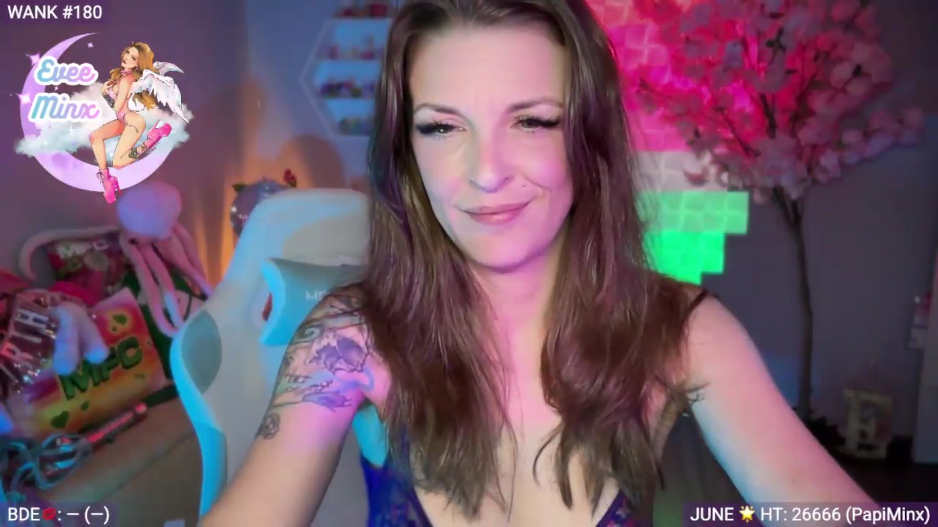 Gallery image thumbnail from EveeMinx's myfreecams stream on, 06/22/2026, 05:41 image 15 of 20