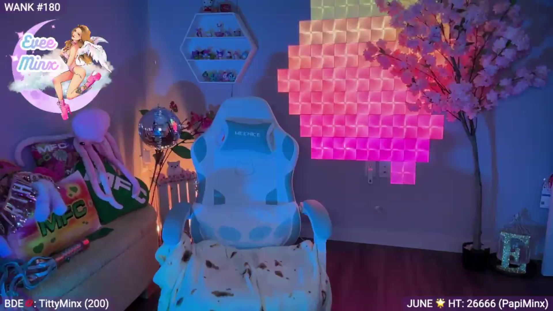 Gallery image thumbnail from EveeMinx's myfreecams stream on, 06/22/2026, 07:00 image 6 of 20