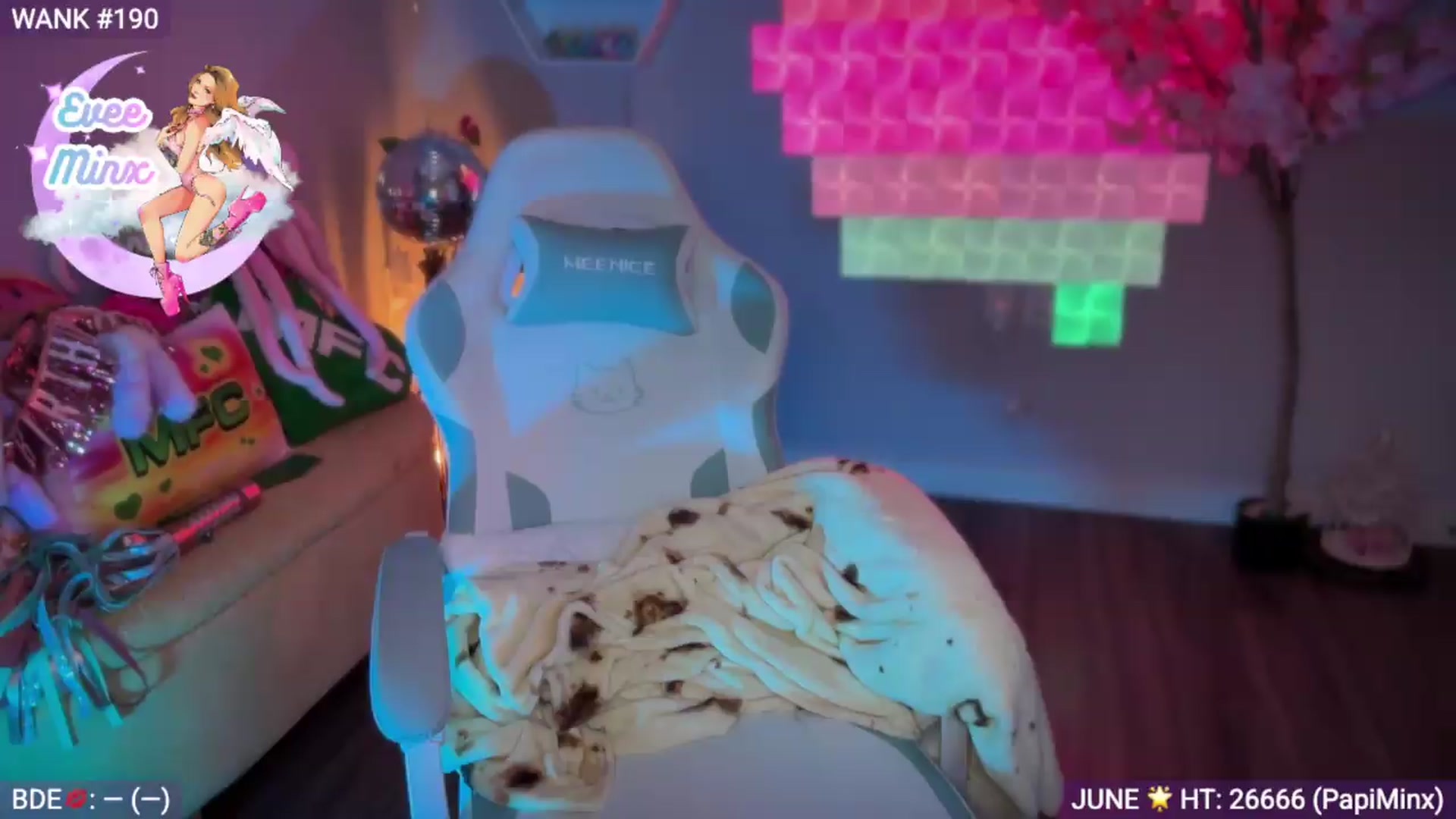 Gallery image thumbnail from EveeMinx's myfreecams stream on, 06/23/2026, 07:11 image 5 of 20