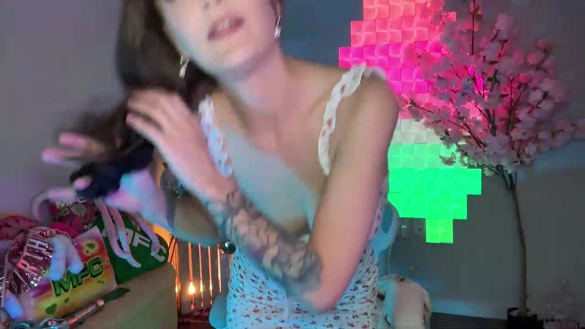 Gallery image thumbnail from EveeMinx's myfreecams stream on, 06/23/2026, 07:11 image 18 of 20