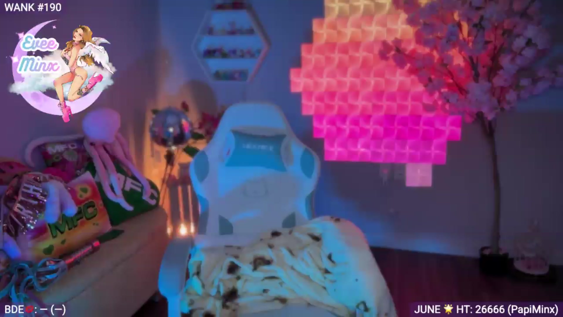Gallery image thumbnail from EveeMinx's myfreecams stream on, 06/23/2026, 07:11 image 7 of 20
