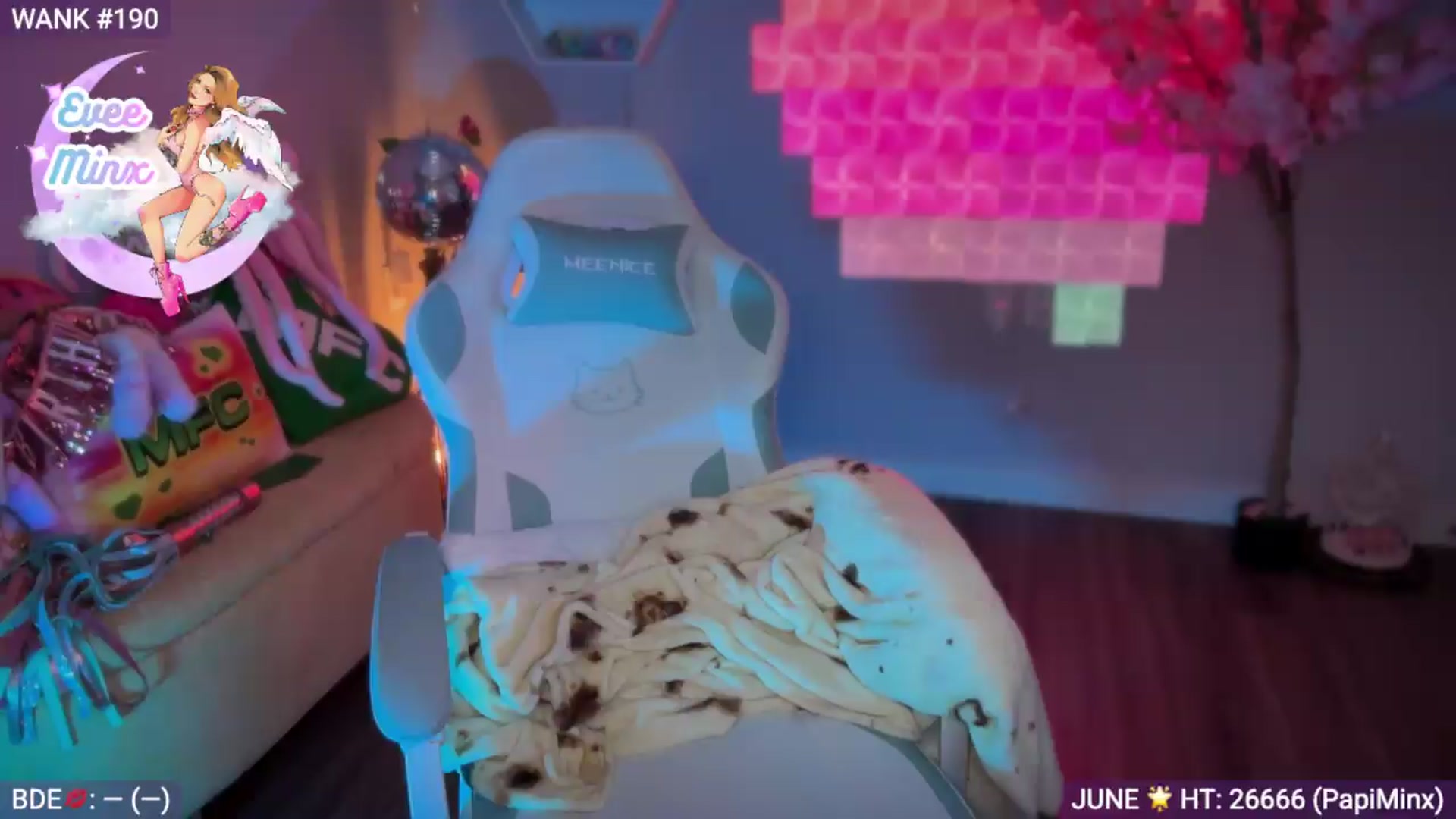 Gallery image thumbnail from EveeMinx's myfreecams stream on, 06/23/2026, 07:11 image 6 of 20