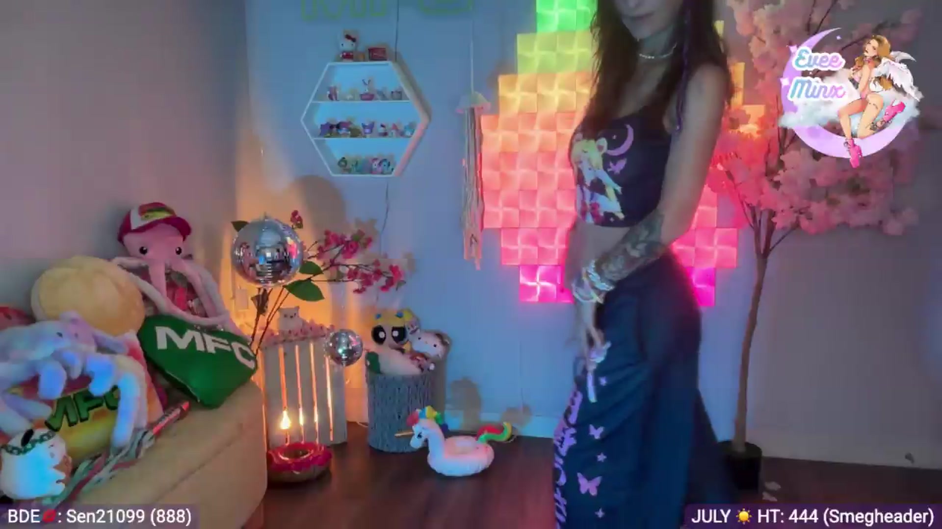Gallery image thumbnail from EveeMinx's myfreecams stream on, 07/12/2026, 07:08 image 18 of 20