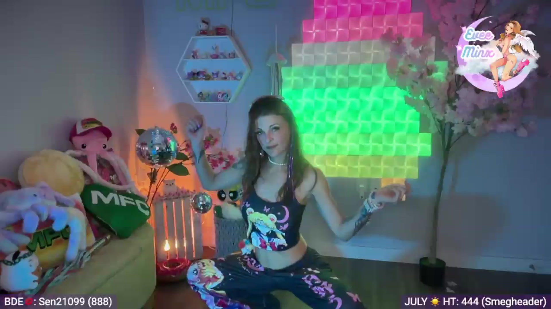 Gallery image thumbnail from EveeMinx's myfreecams stream on, 07/12/2026, 07:08 image 15 of 20