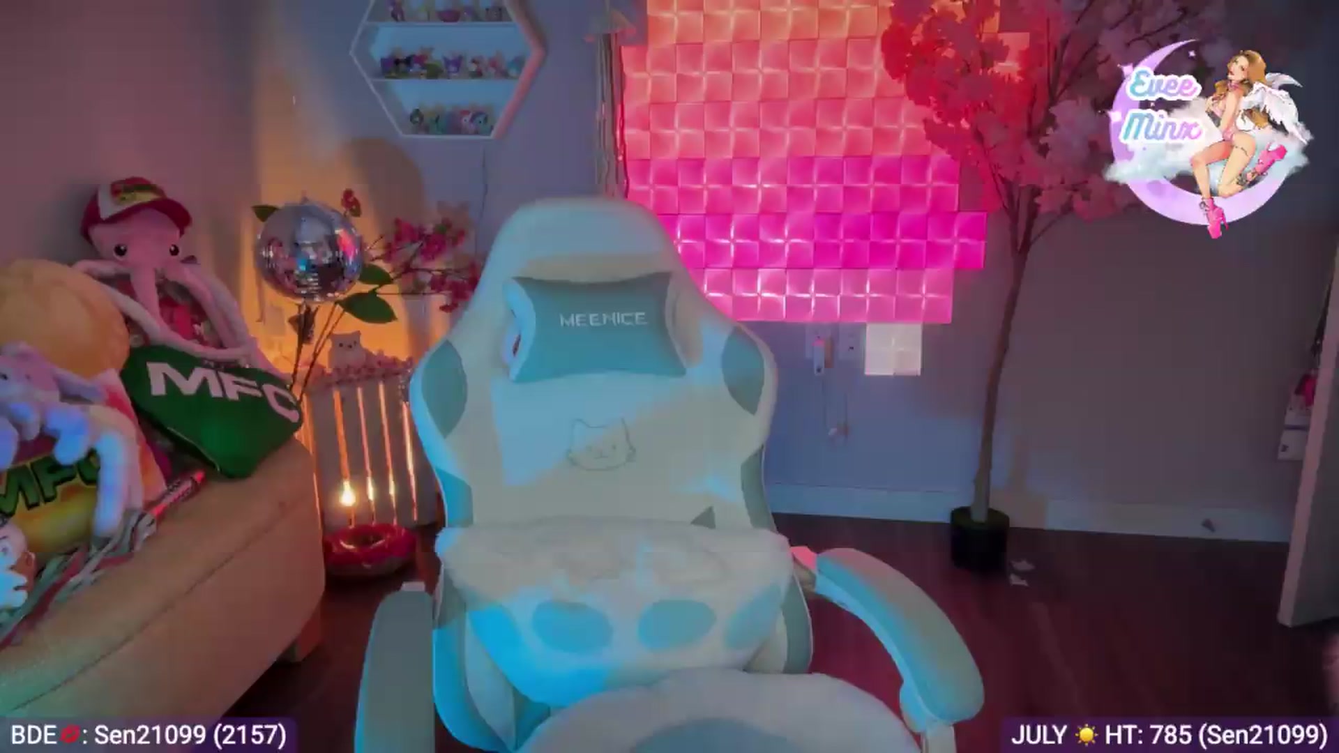 Gallery image thumbnail from EveeMinx's myfreecams stream on, 07/12/2026, 09:18 image 17 of 20