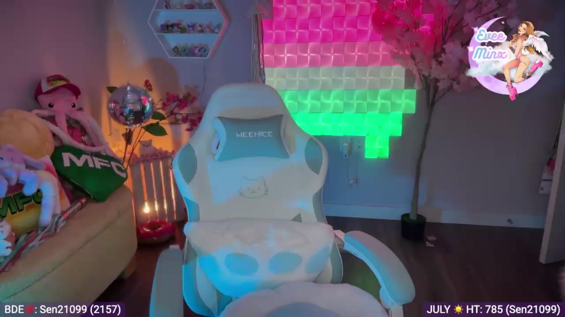 Gallery image thumbnail from EveeMinx's myfreecams stream on, 07/12/2026, 09:18 image 19 of 20